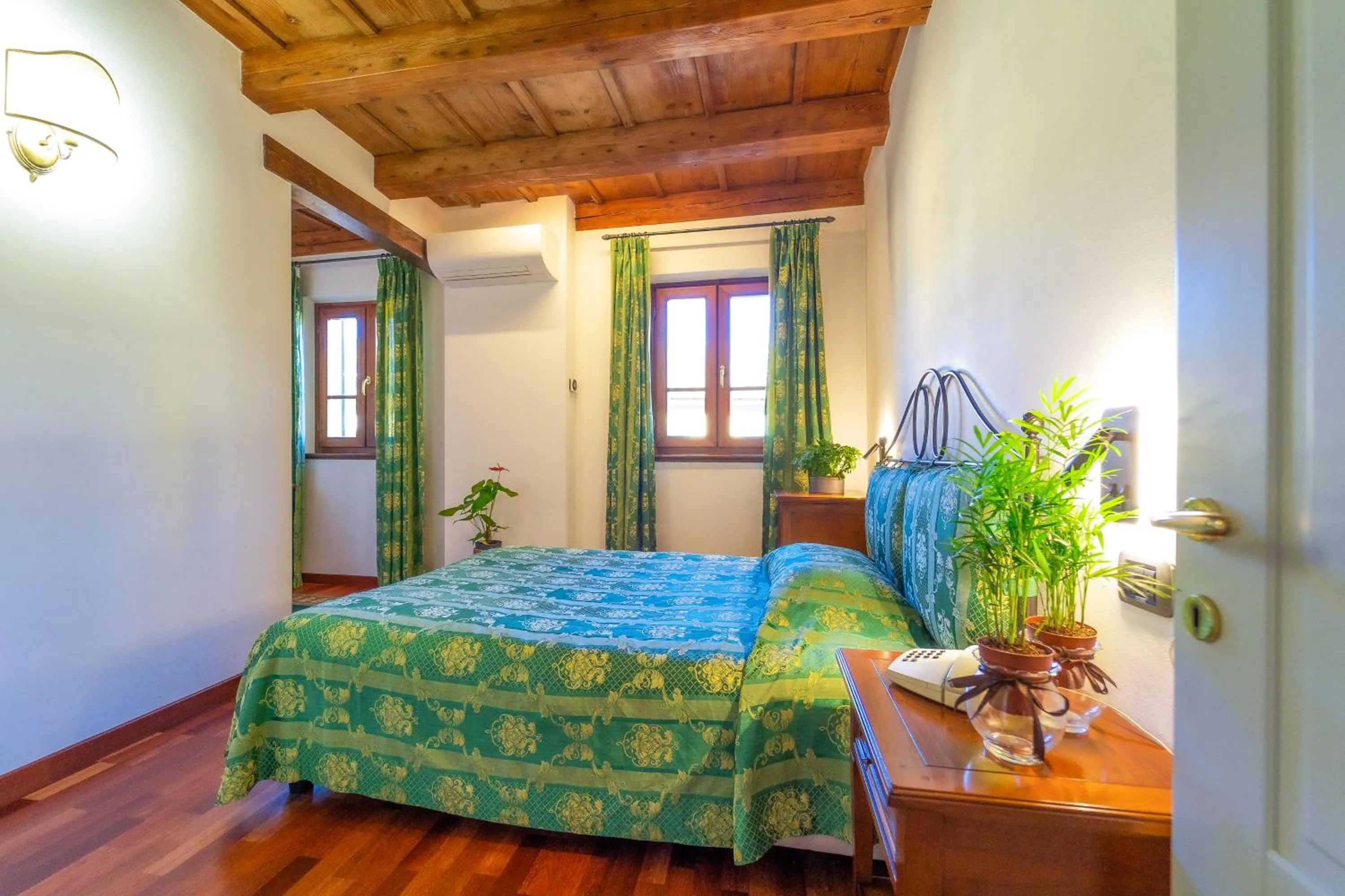 Photo of the whole room, Bed in Albergo Falterona