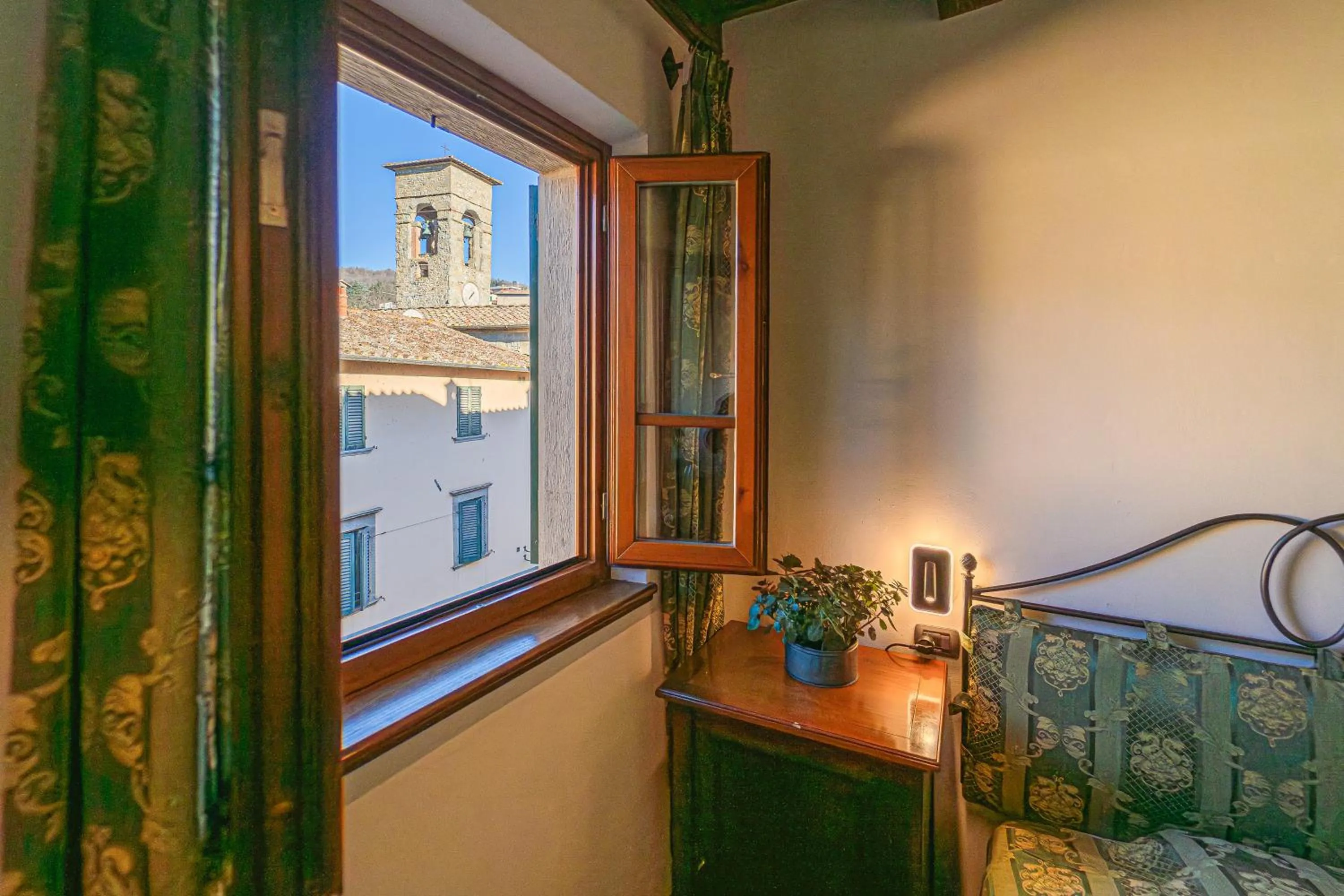 View (from property/room), Bed in Albergo Falterona