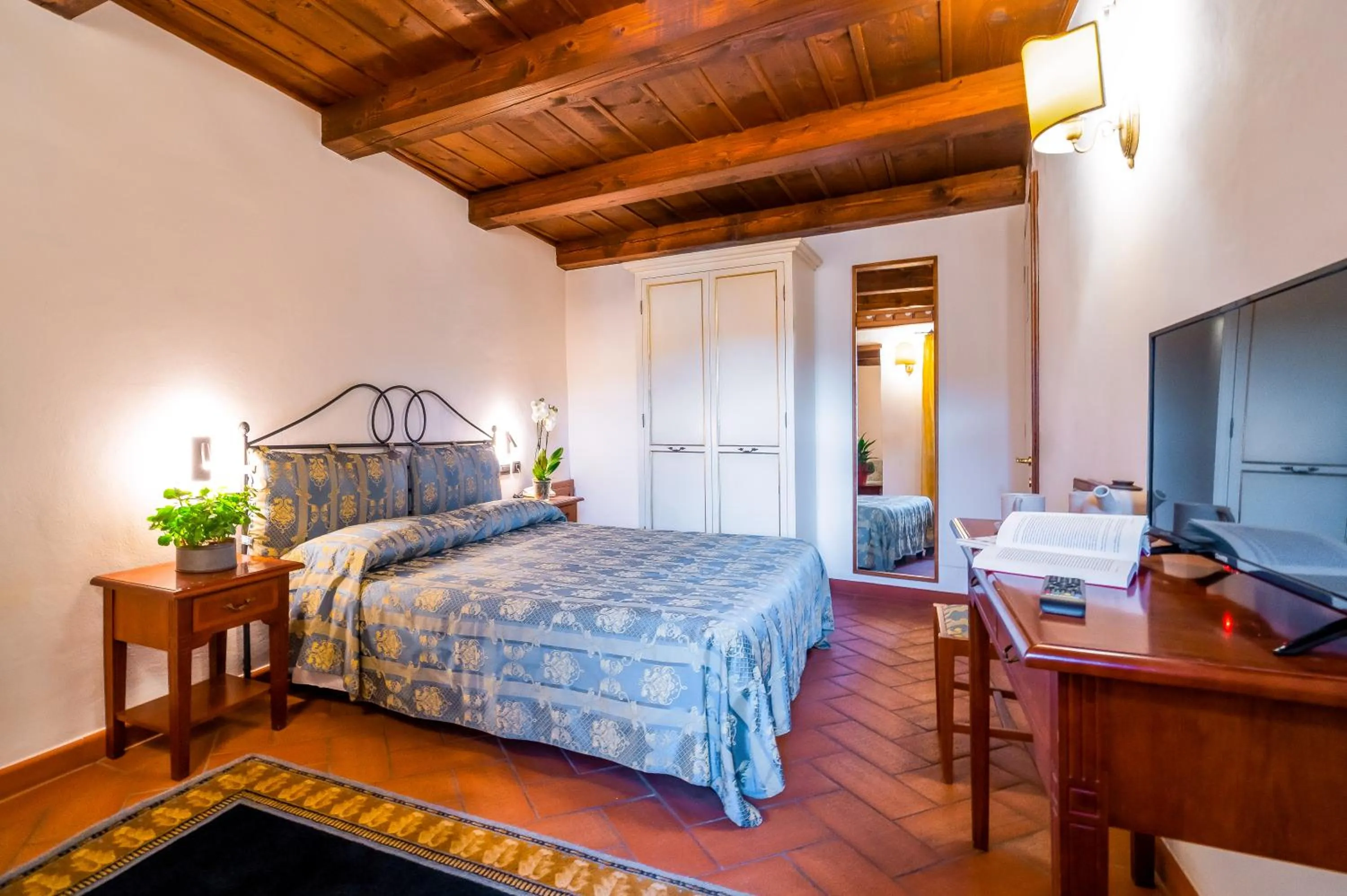 Bed in Albergo Falterona