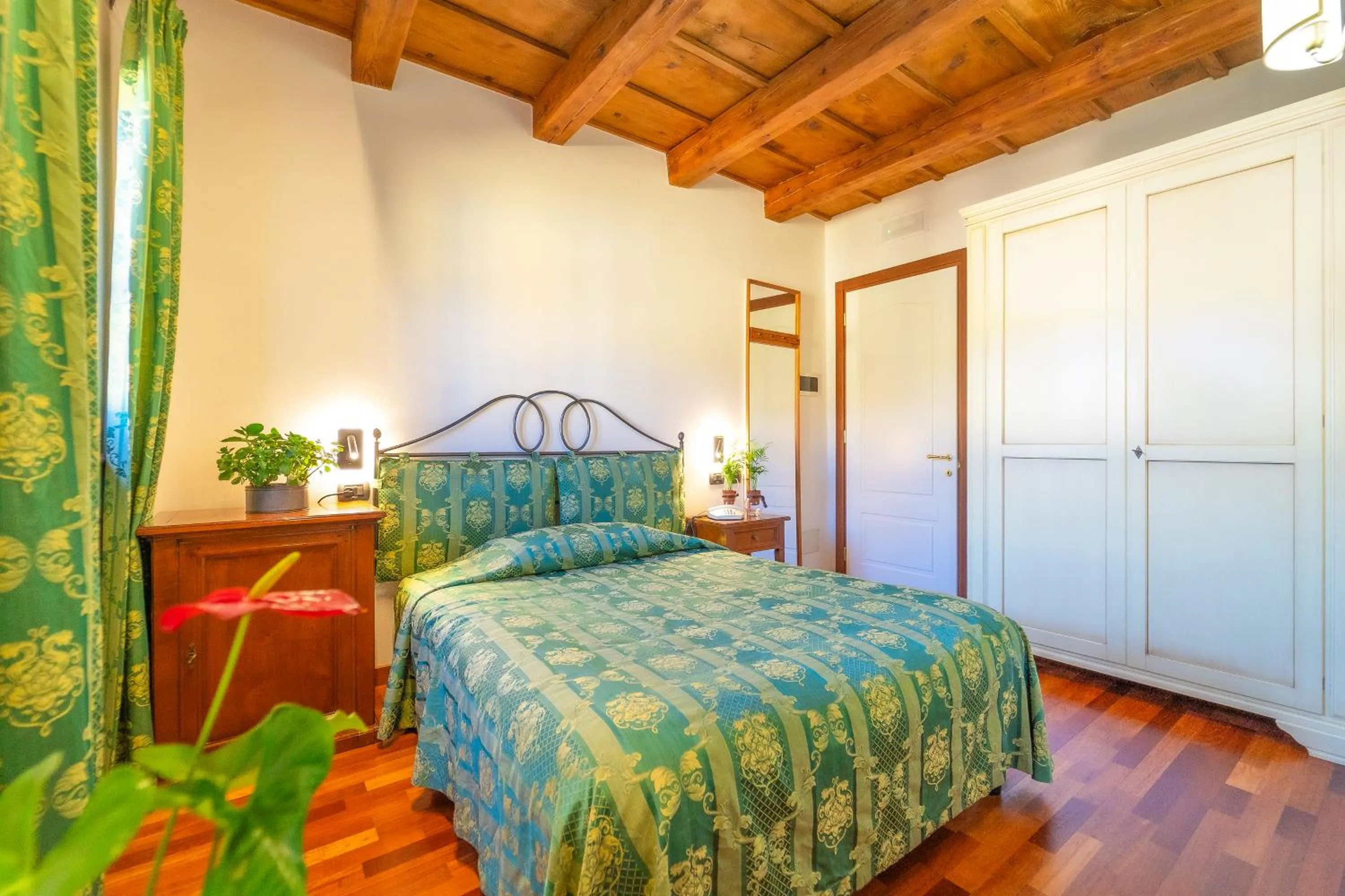 Photo of the whole room, Bed in Albergo Falterona