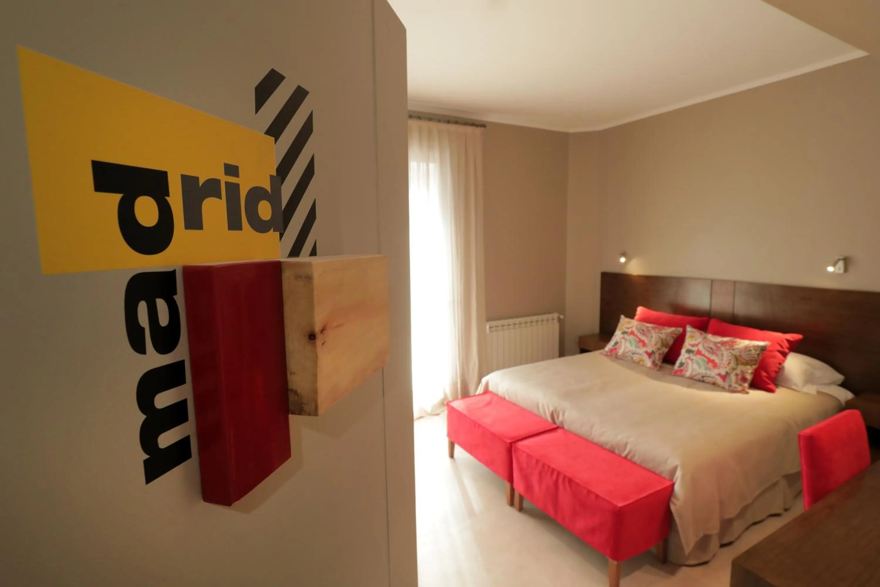 Photo of the whole room, Bed in Gaia Lodge