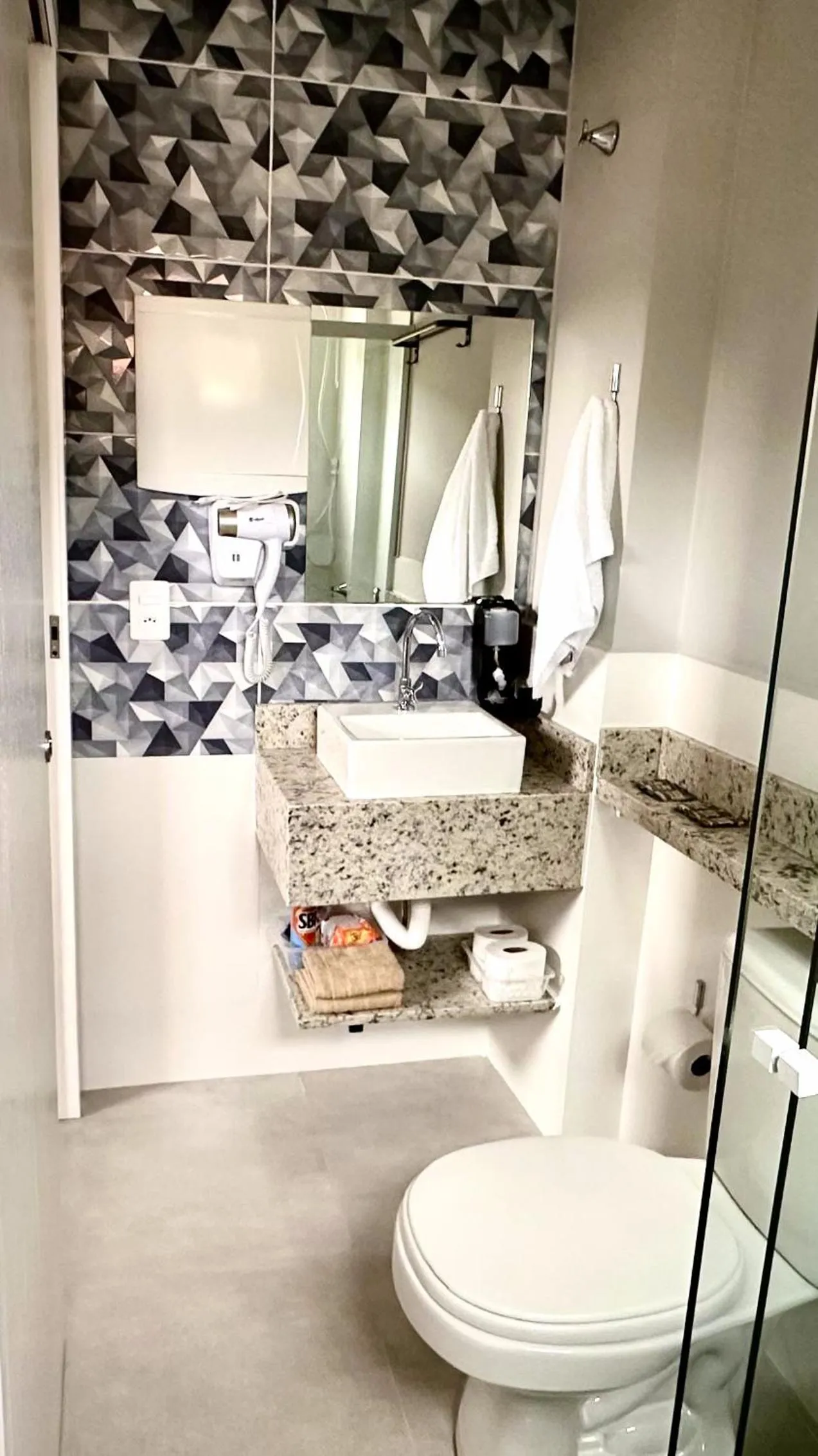 Shower in Ecomarine Apart-hotel 800 m Beto Carrero