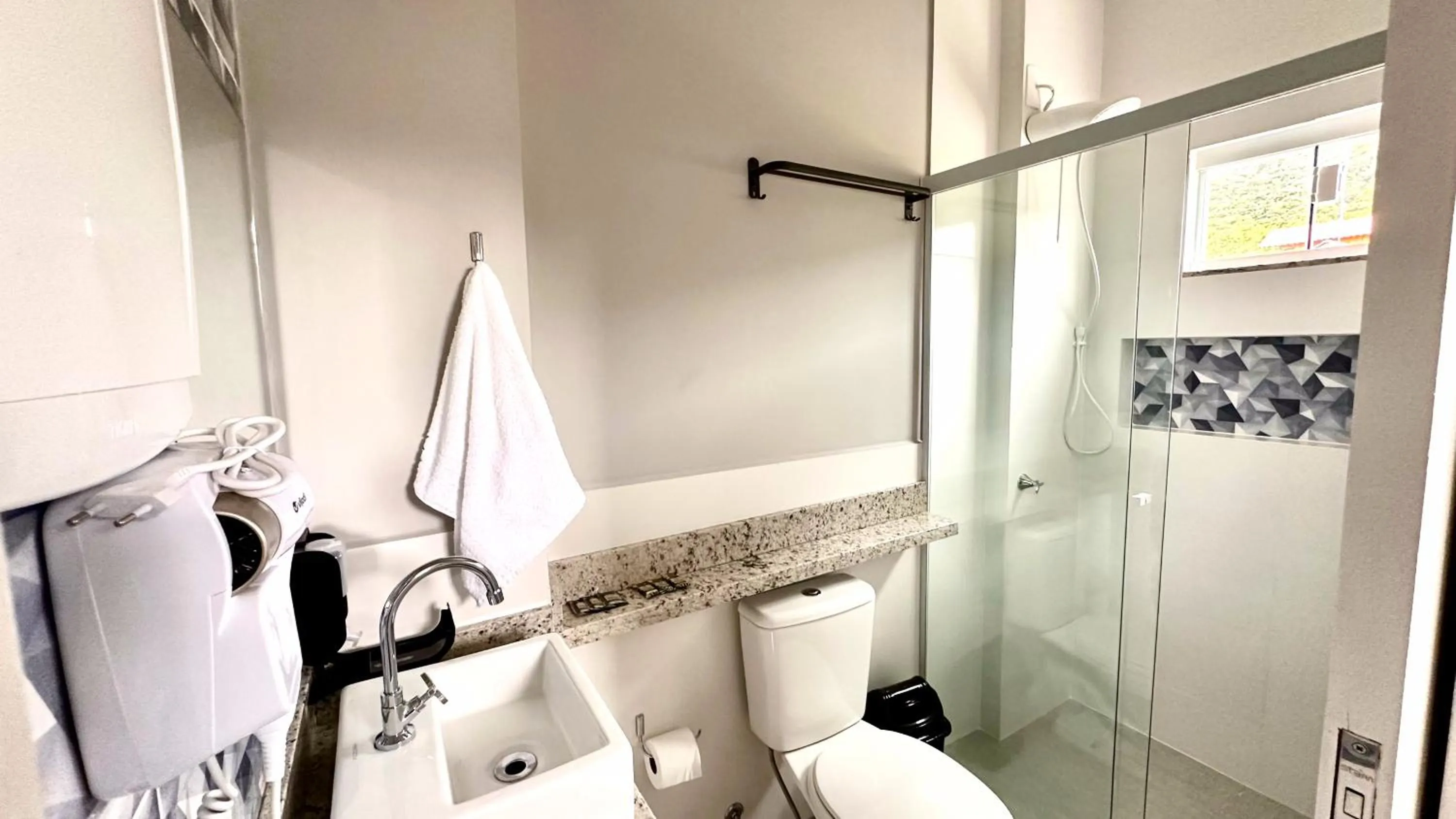 Shower in Ecomarine Apart-hotel 800 m Beto Carrero