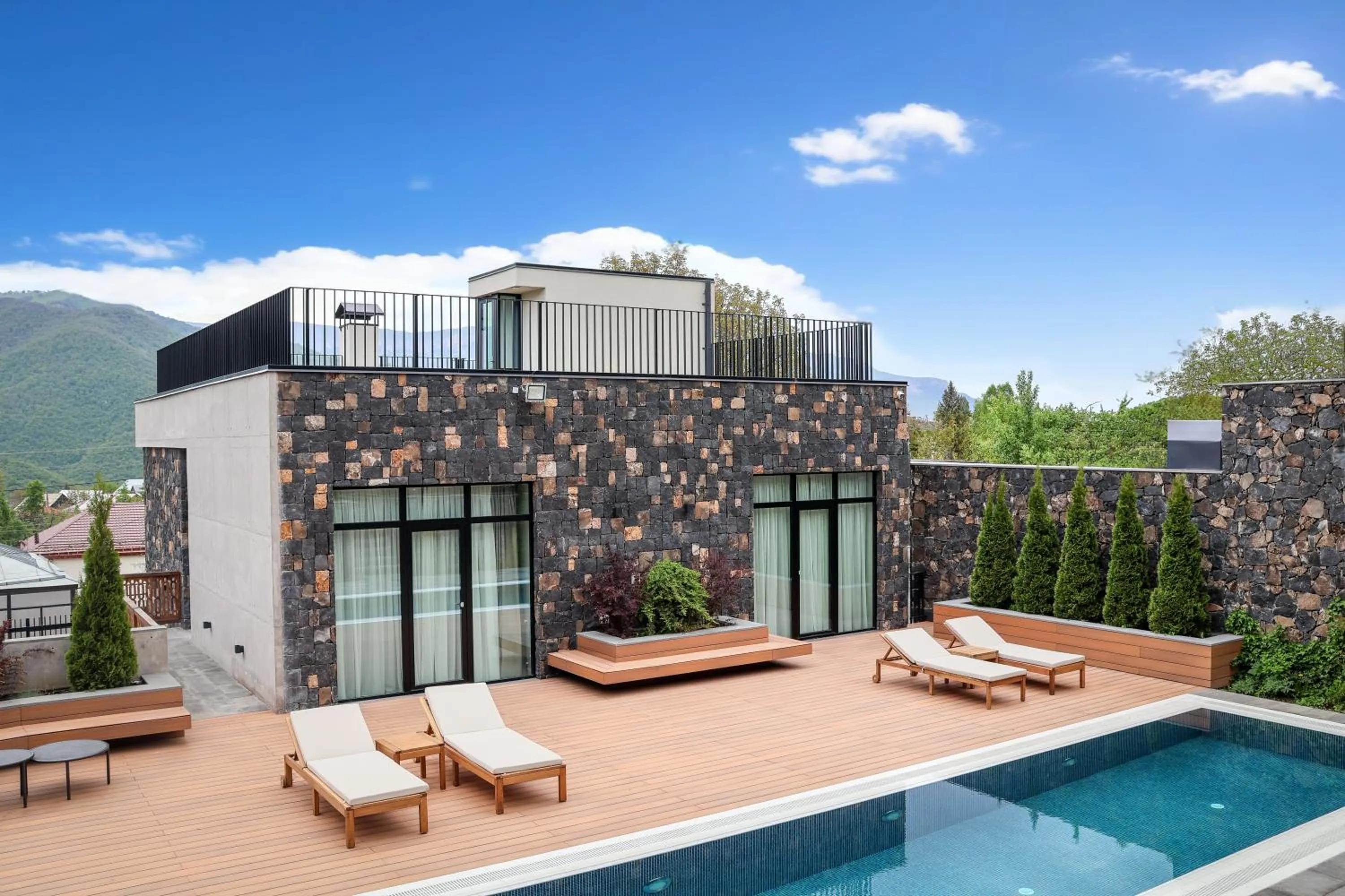 Patio in Dilijani Tun Hotel & Restaurant