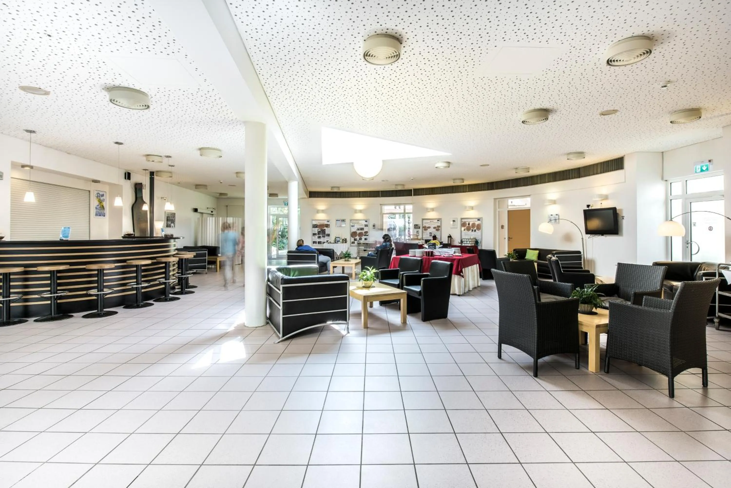 Restaurant/places to eat in CJD Bonn Castell