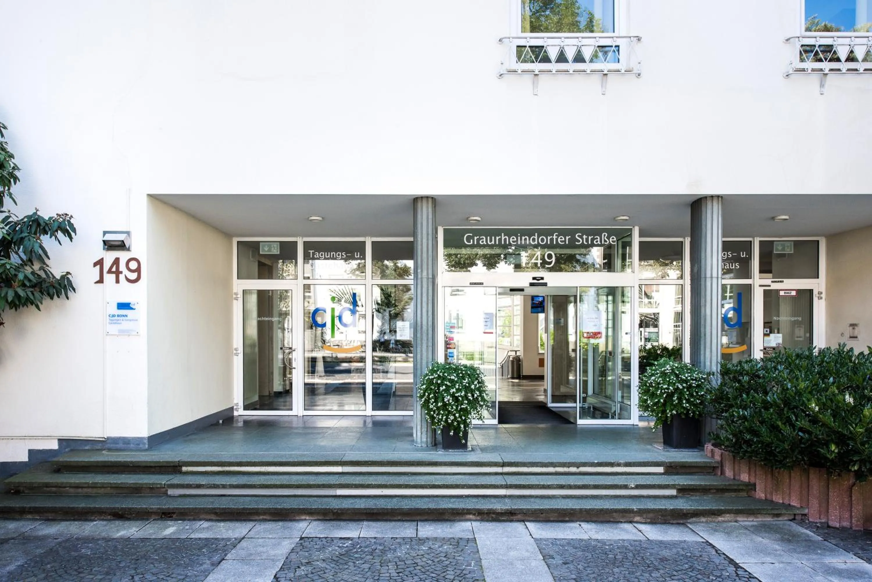 Facade/entrance in CJD Bonn Castell