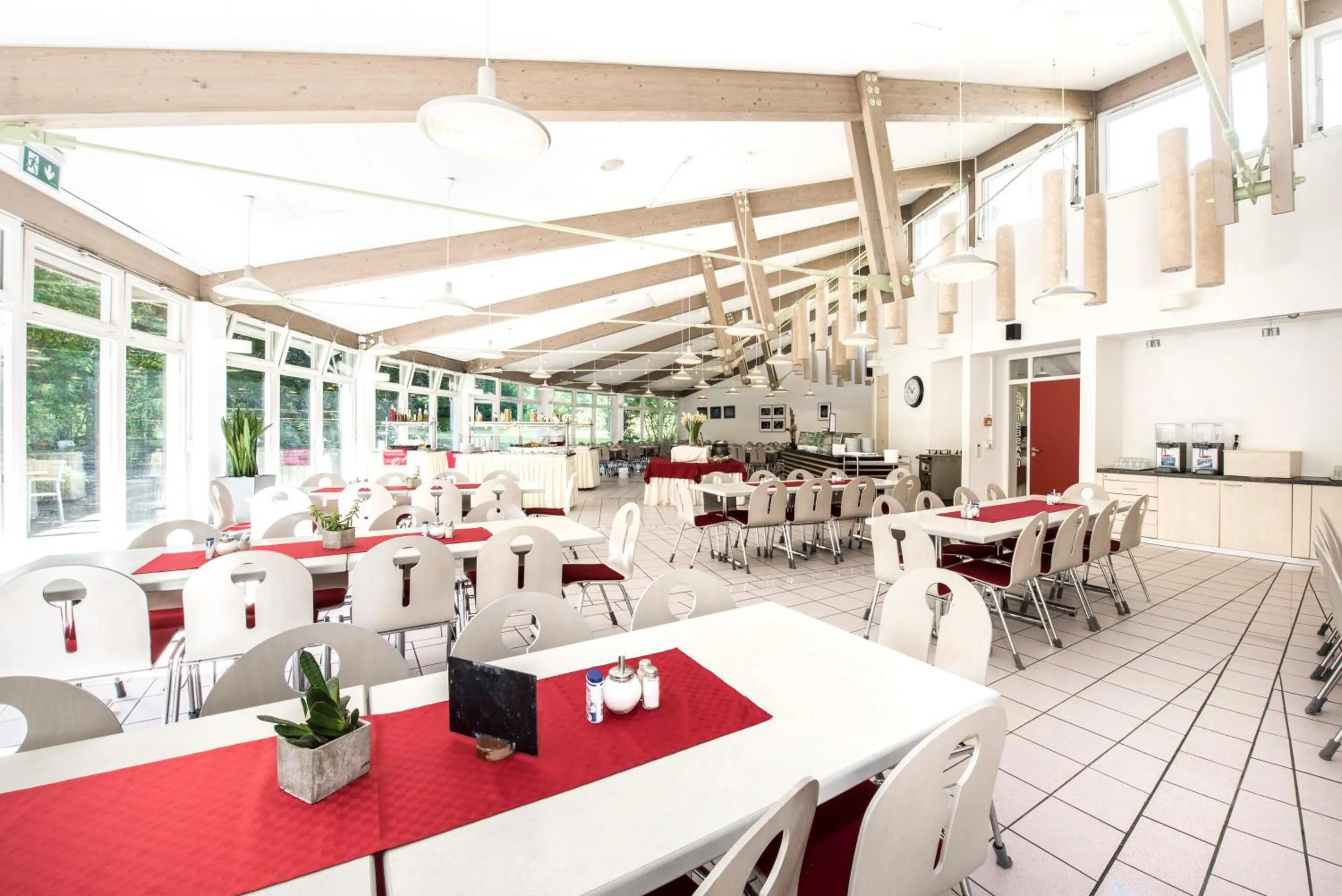 Restaurant/places to eat in CJD Bonn Castell