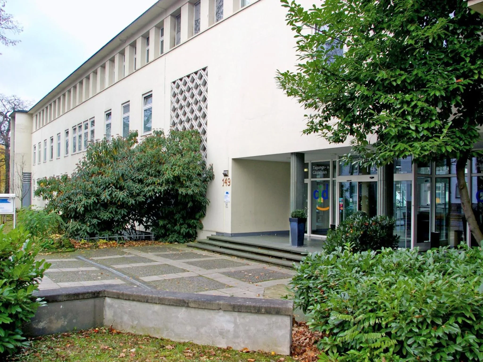 Facade/entrance in CJD Bonn Castell
