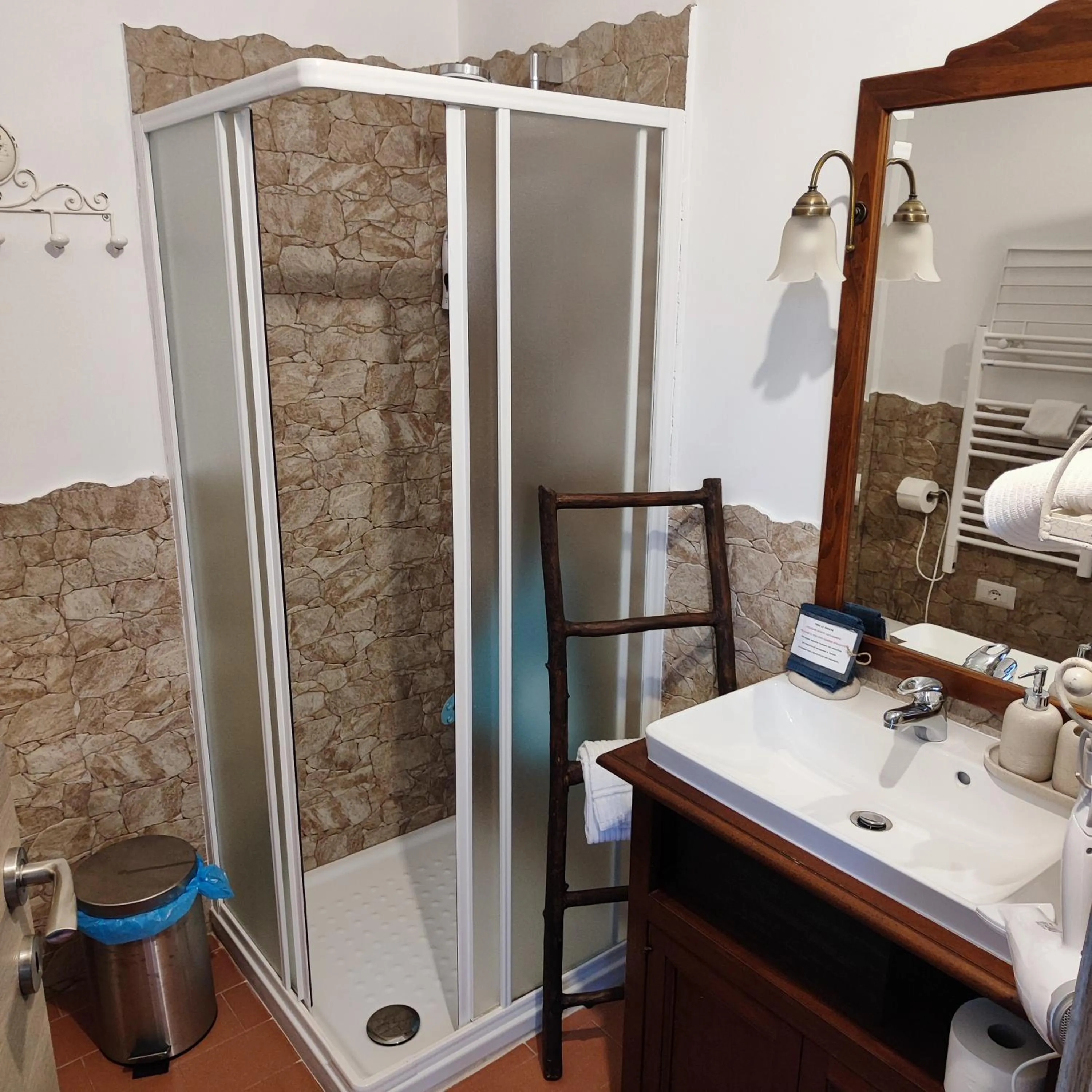 Shower in B&B Timeout