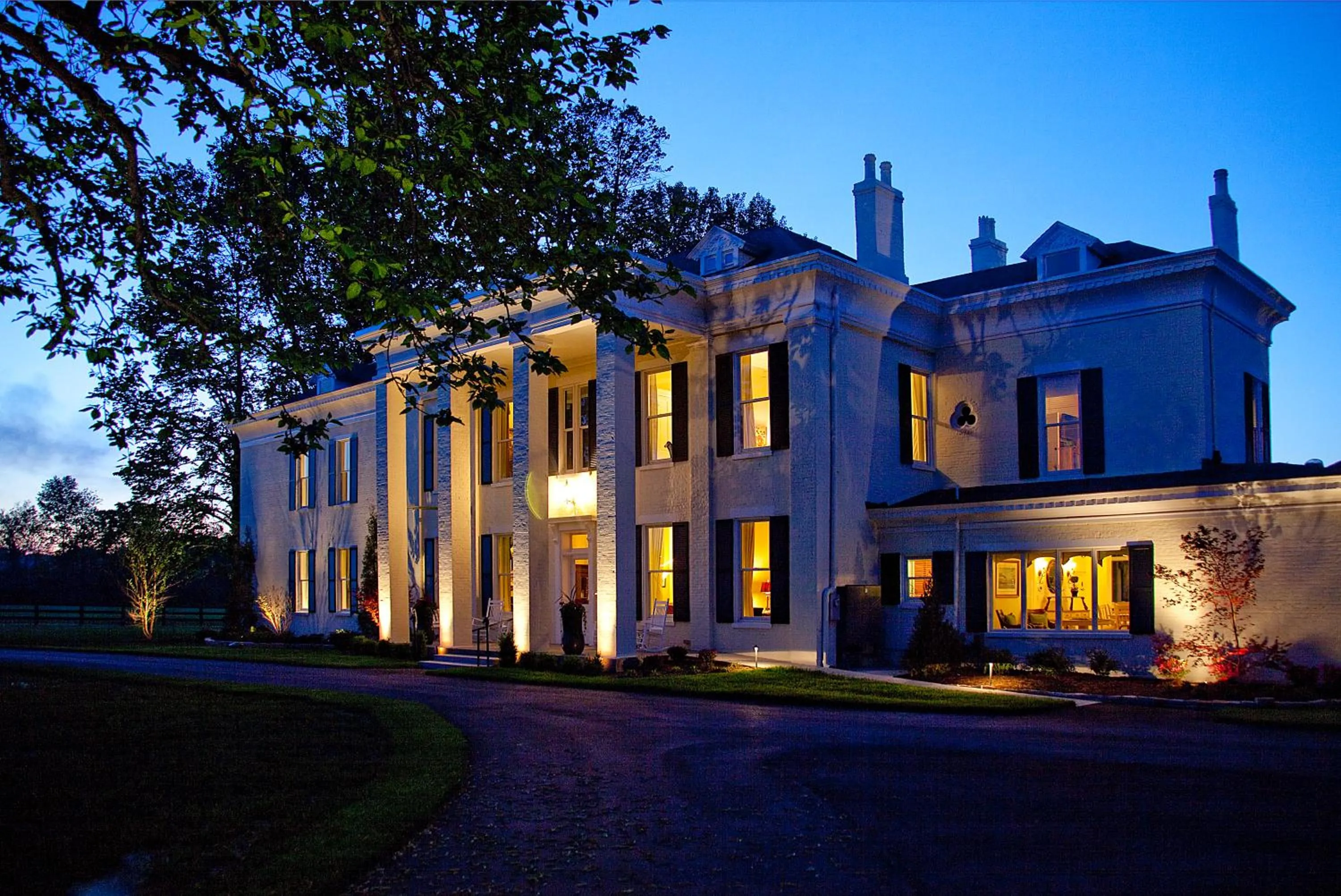 Property building in Riverside Inn Bed and Breakfast