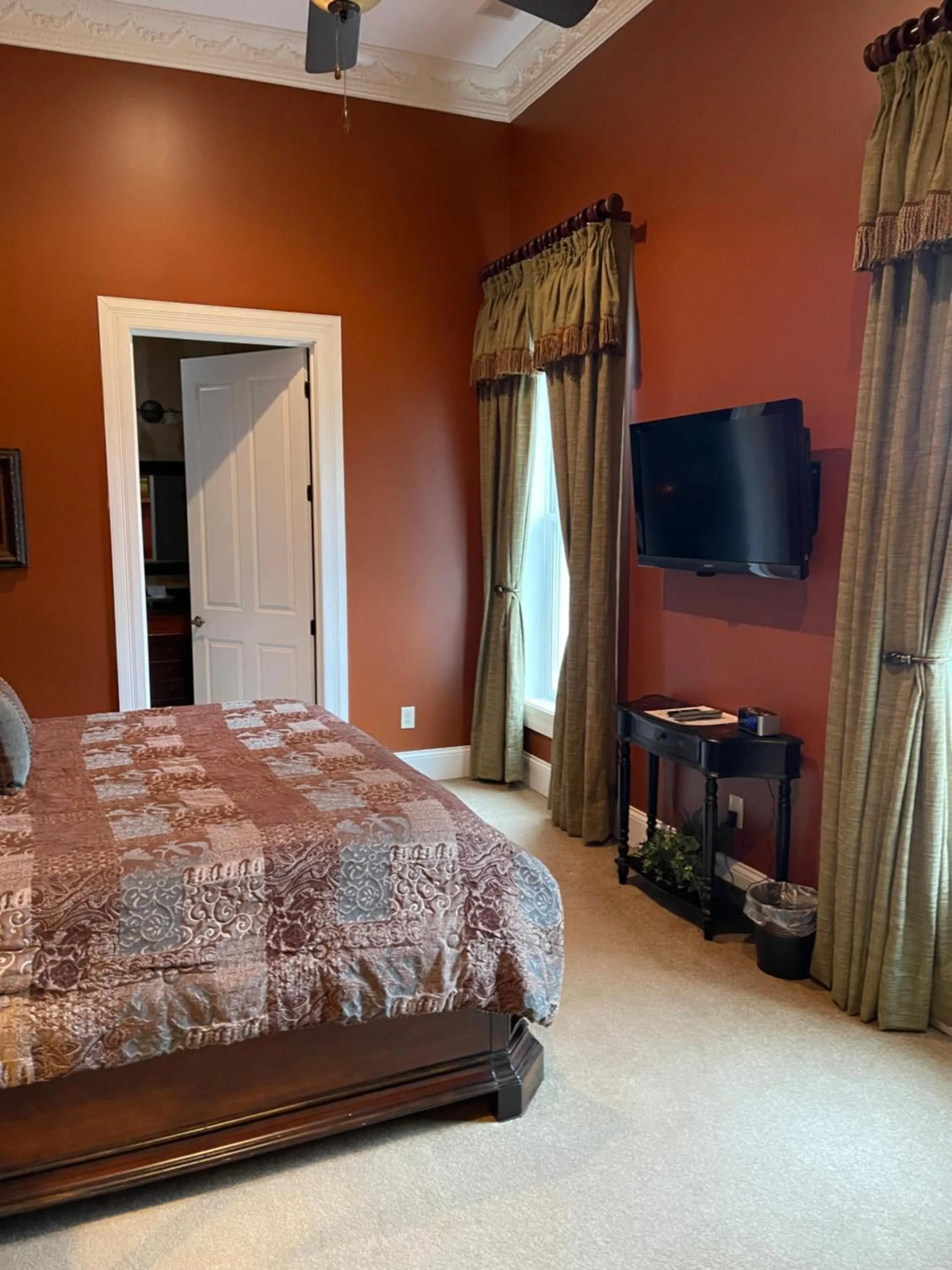 Bed in Riverside Inn Bed and Breakfast