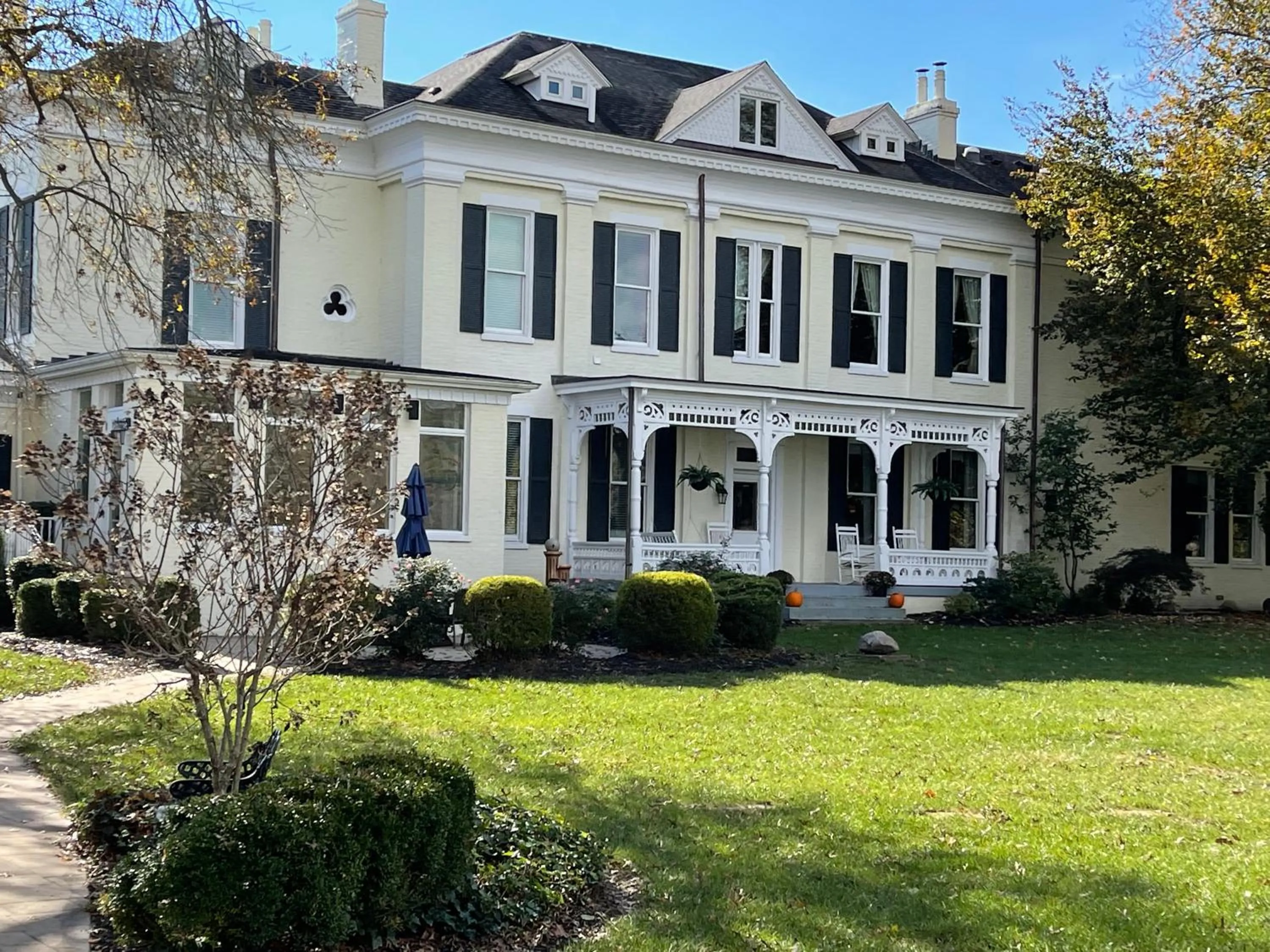 Property building in Riverside Inn Bed and Breakfast