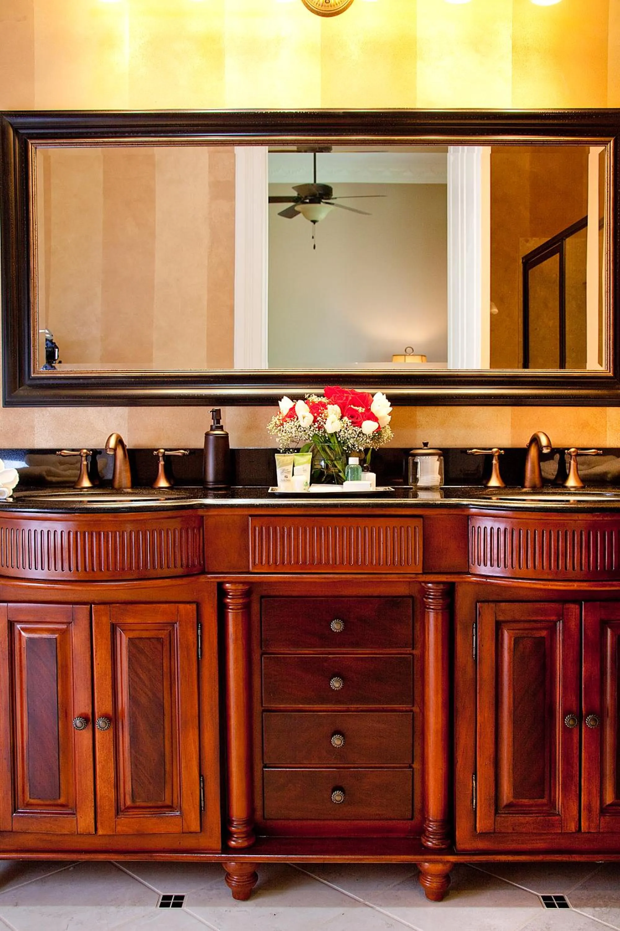 Bathroom in Riverside Inn Bed and Breakfast