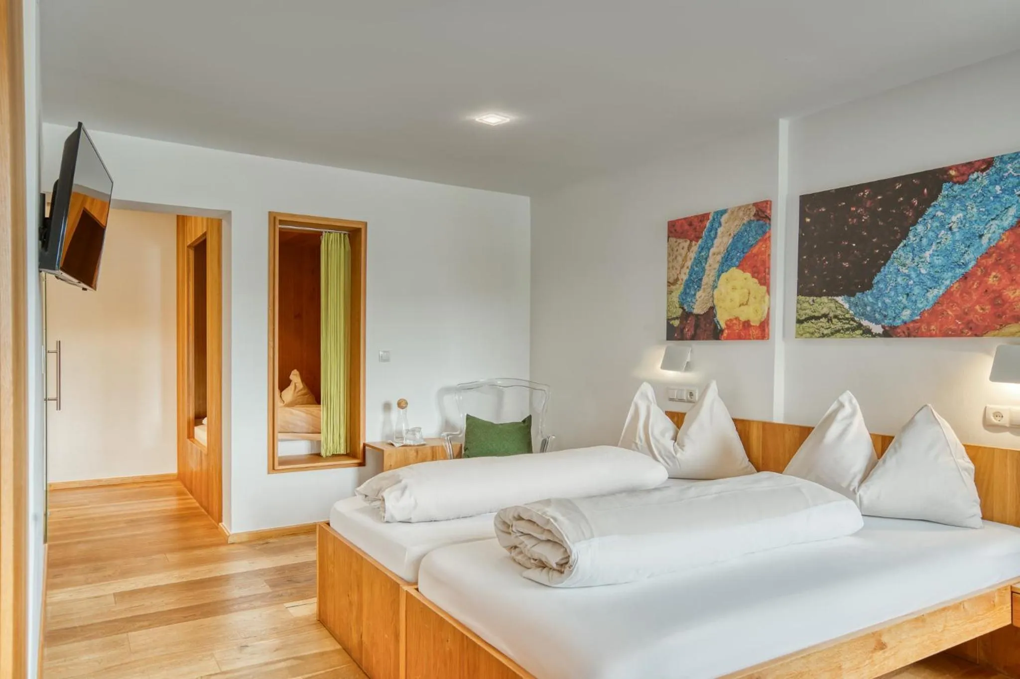 Photo of the whole room, Bed in Hotel Wirtshaus Sattlerwirt