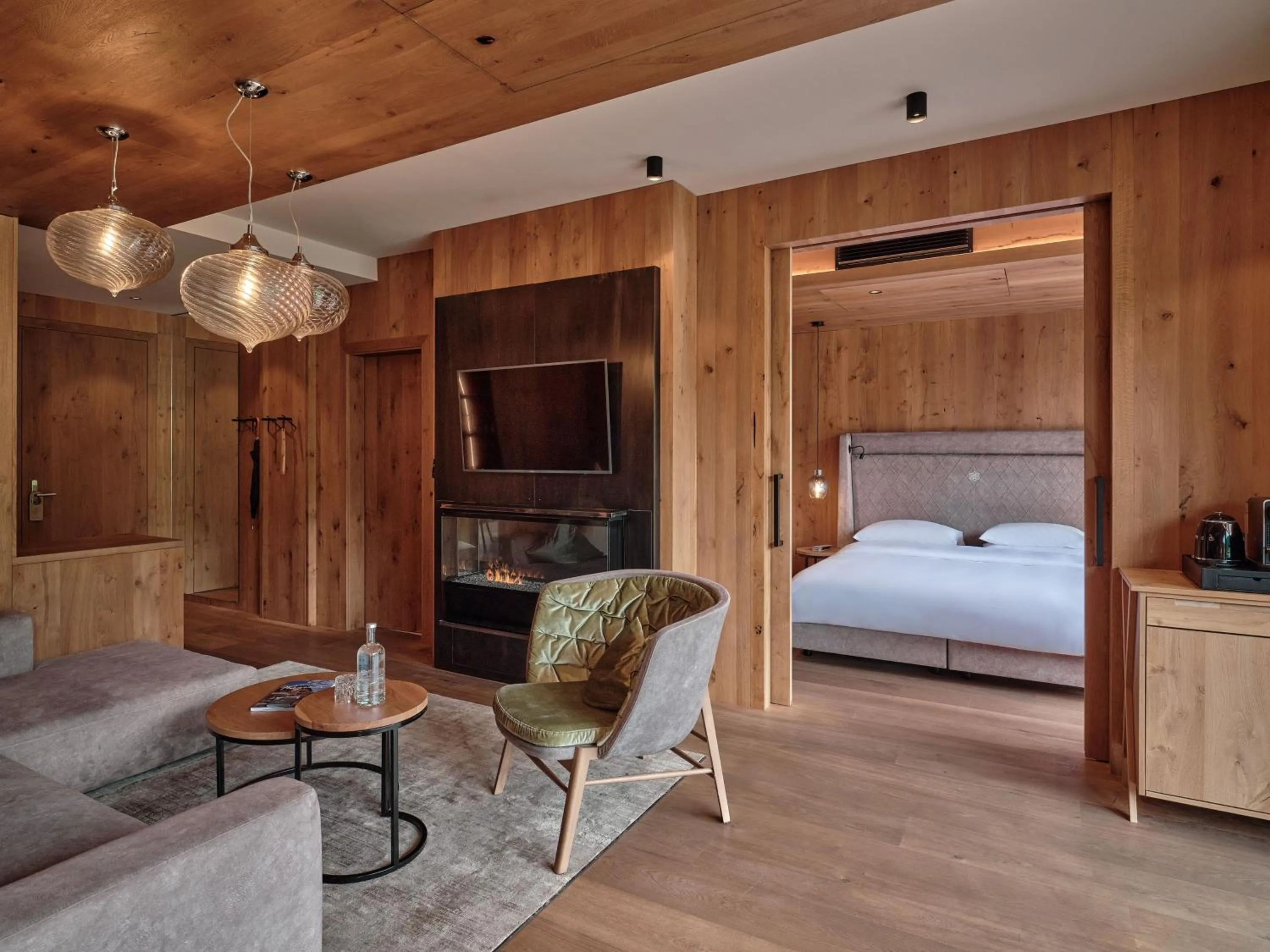 Living room, Bed in DAS EDELWEISS - Salzburg Mountain Resort