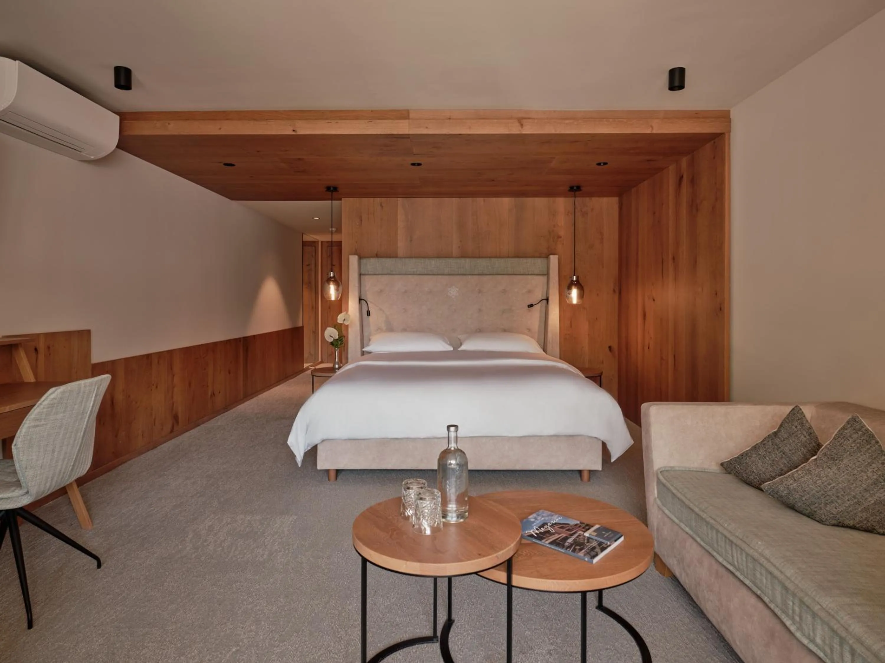 Bedroom, Bed in DAS EDELWEISS - Salzburg Mountain Resort