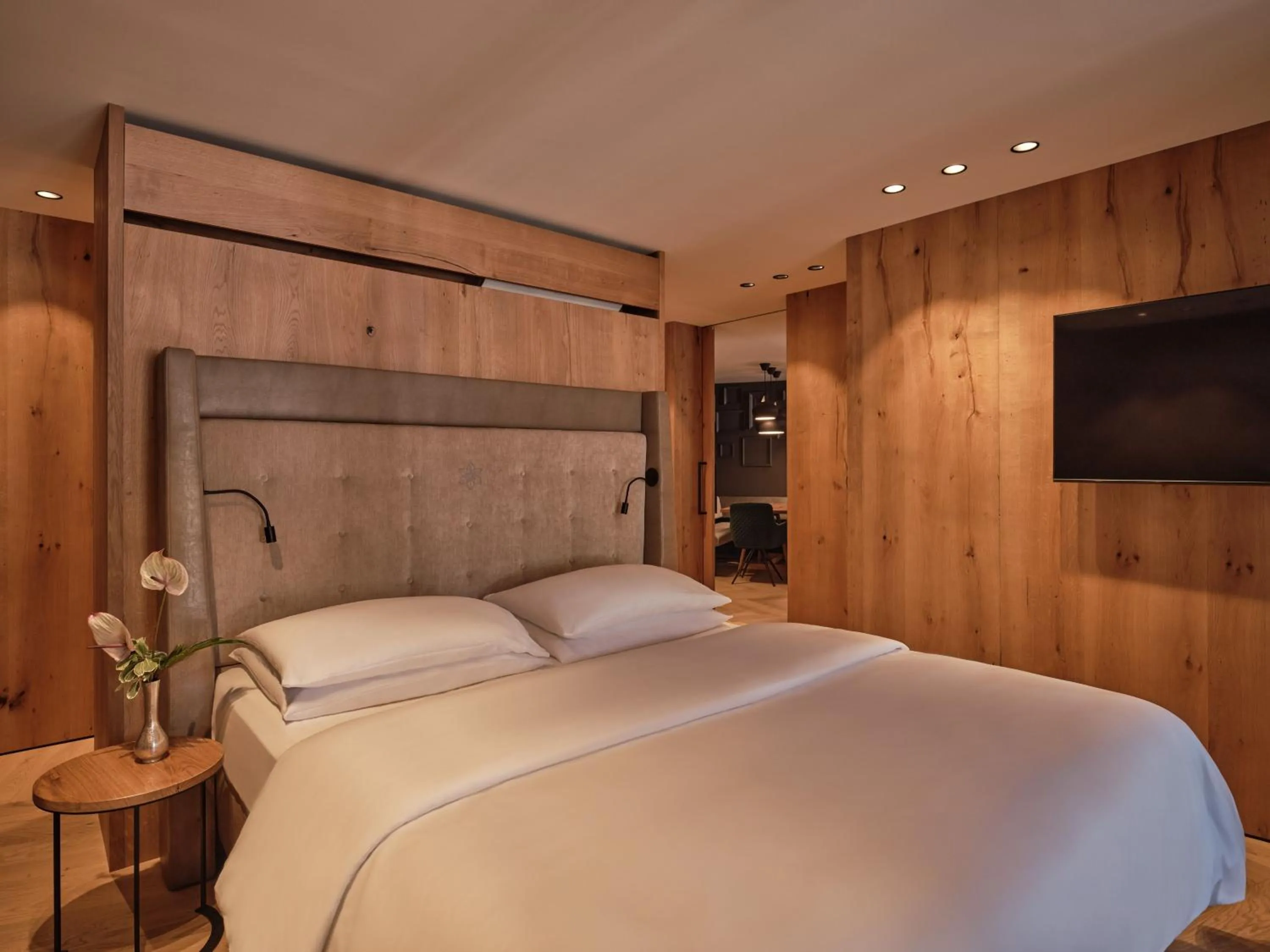 Bedroom, Bed in DAS EDELWEISS - Salzburg Mountain Resort