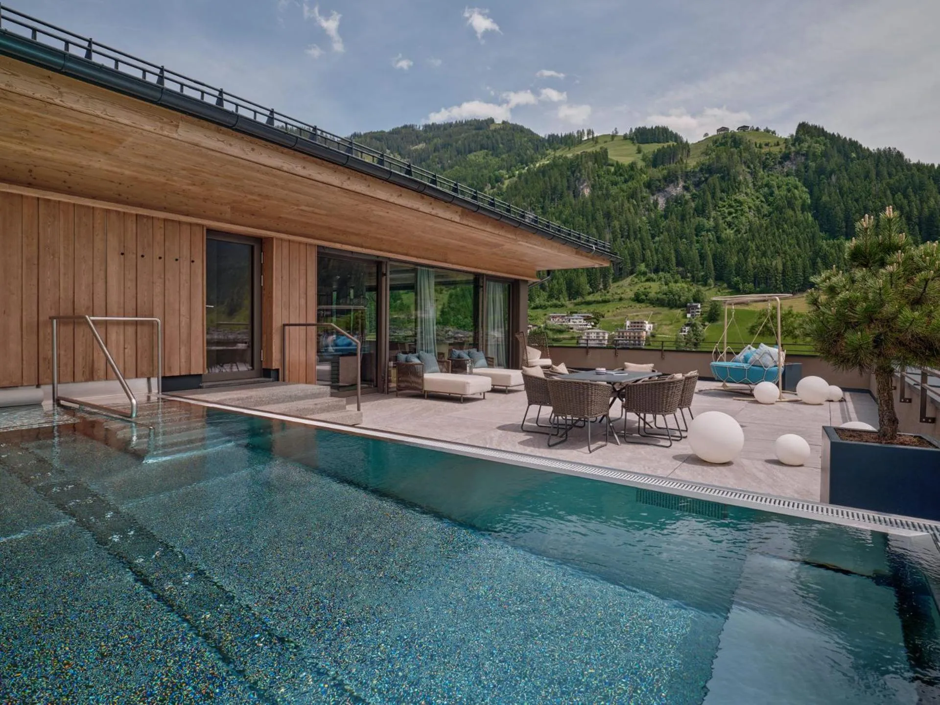 Balcony/Terrace in DAS EDELWEISS - Salzburg Mountain Resort