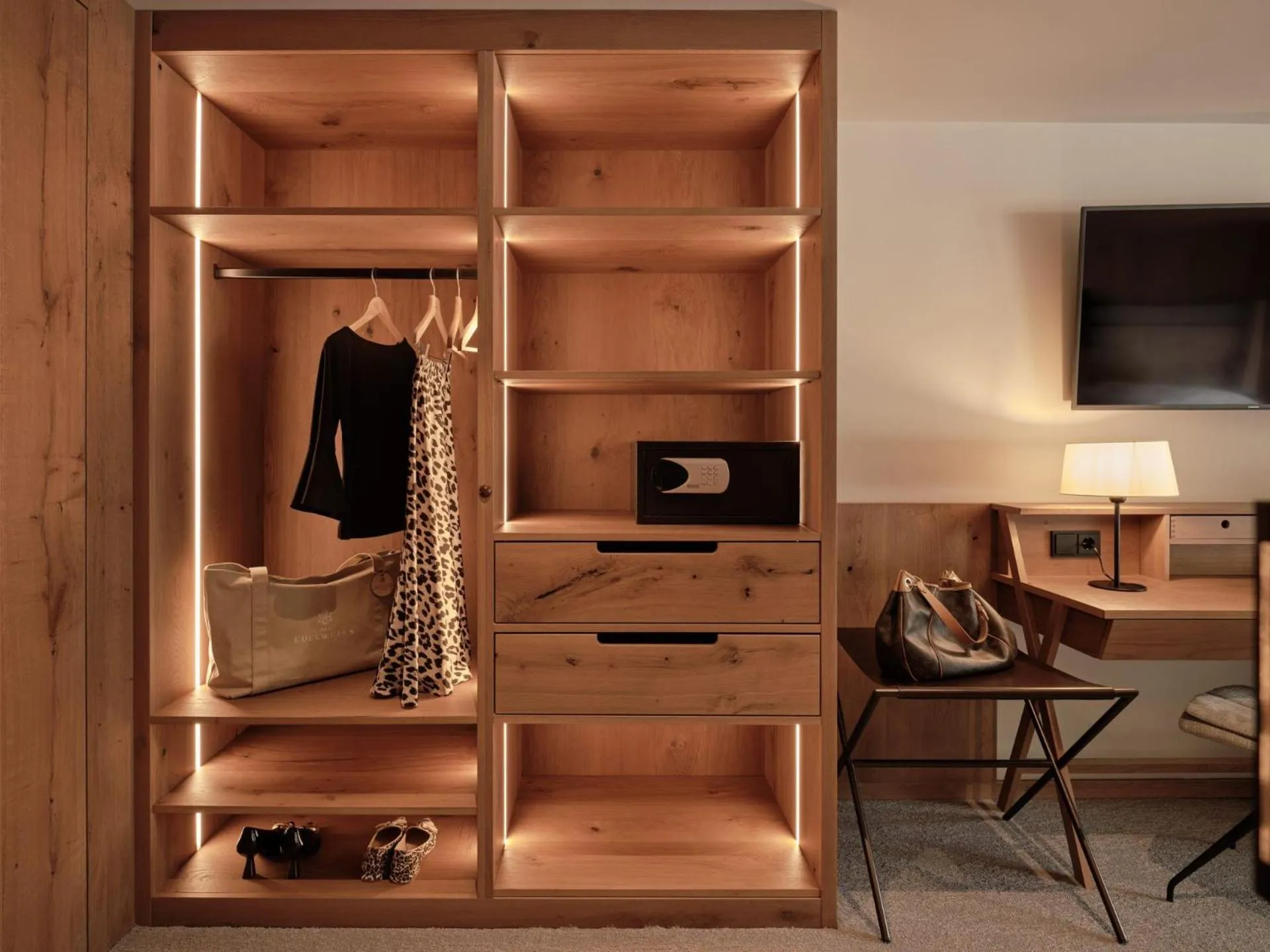 wardrobe in DAS EDELWEISS - Salzburg Mountain Resort