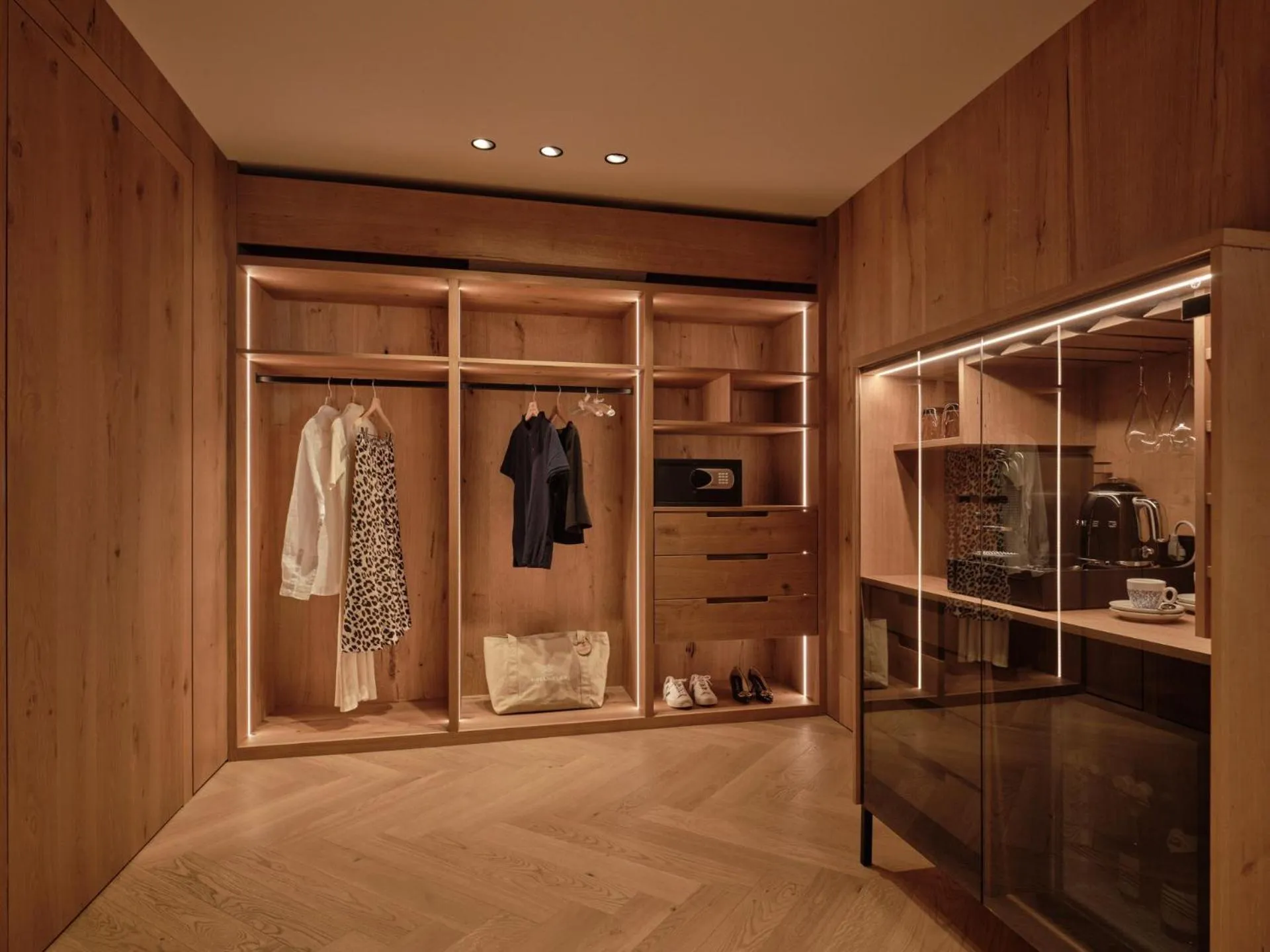 wardrobe in DAS EDELWEISS - Salzburg Mountain Resort
