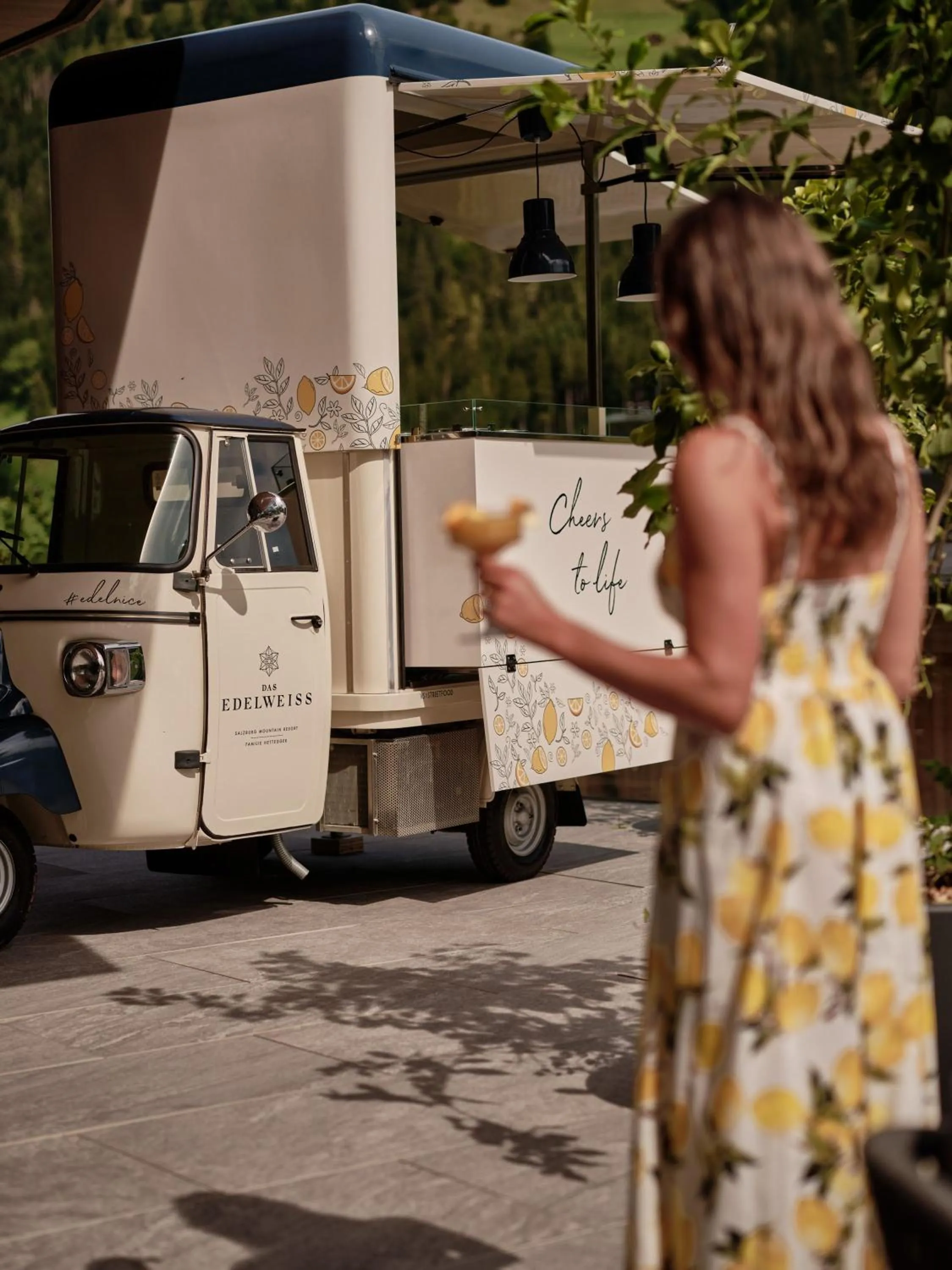 Lounge or bar in DAS EDELWEISS - Salzburg Mountain Resort