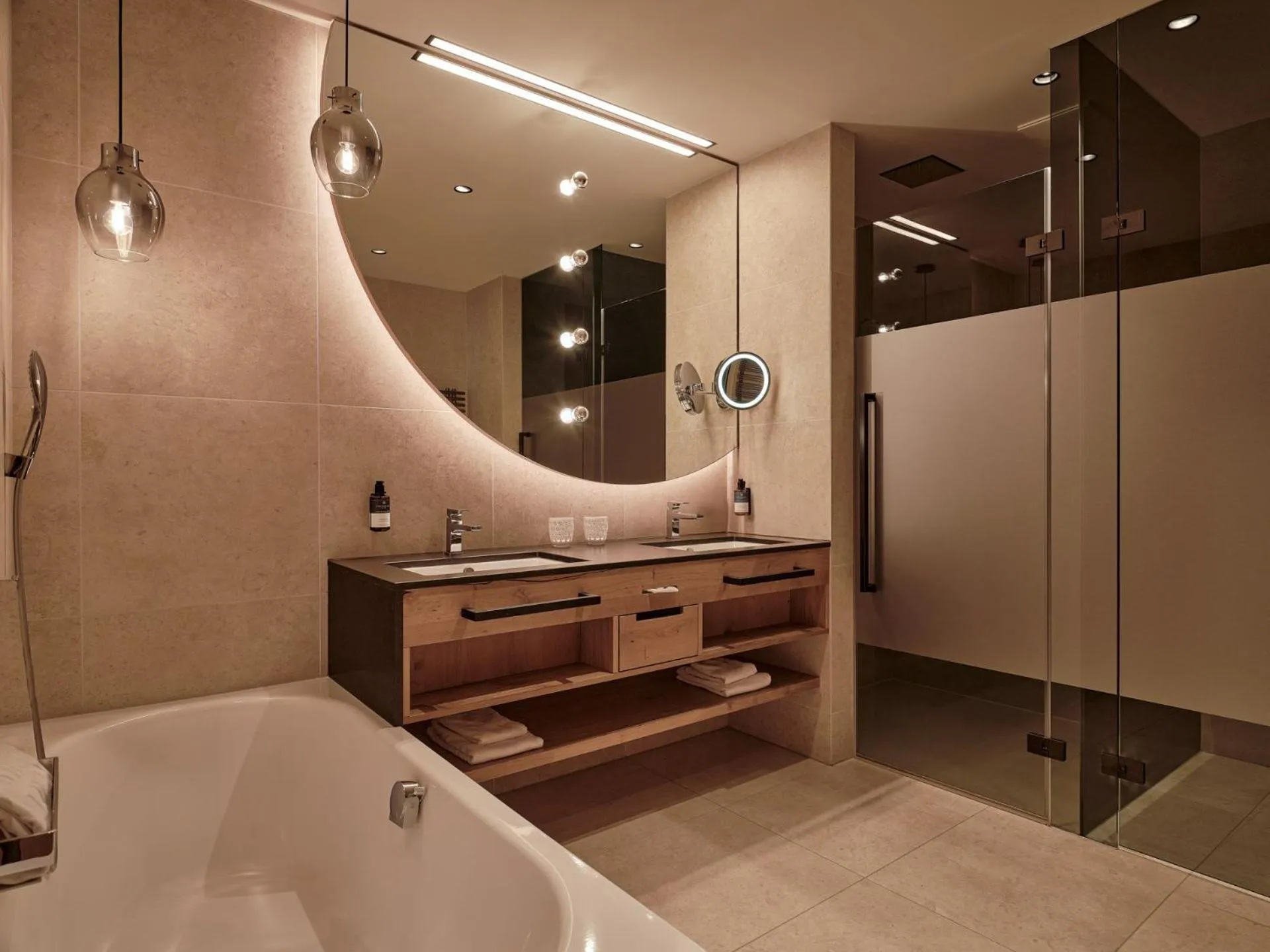 Bathroom in DAS EDELWEISS - Salzburg Mountain Resort