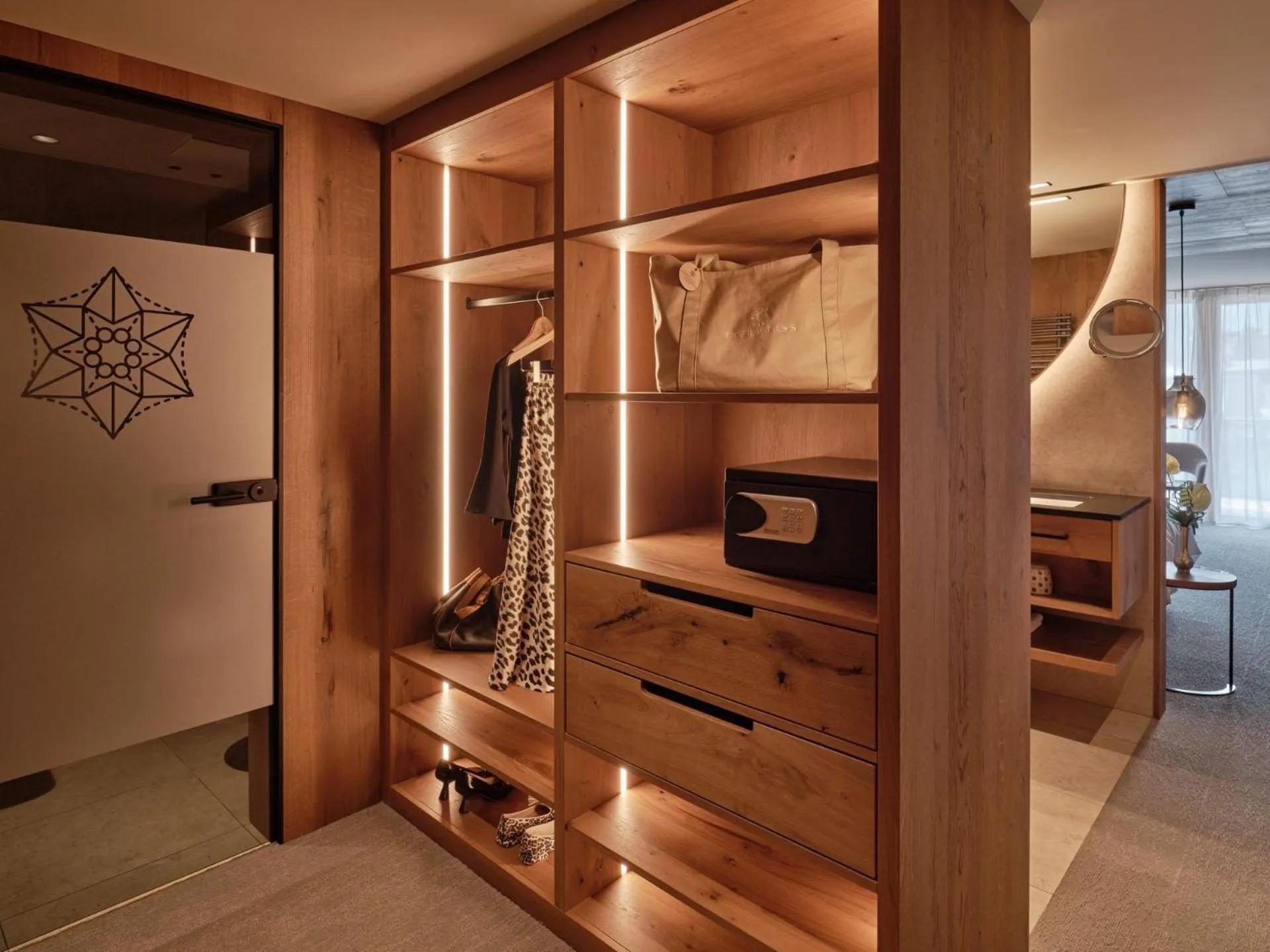 wardrobe in DAS EDELWEISS - Salzburg Mountain Resort