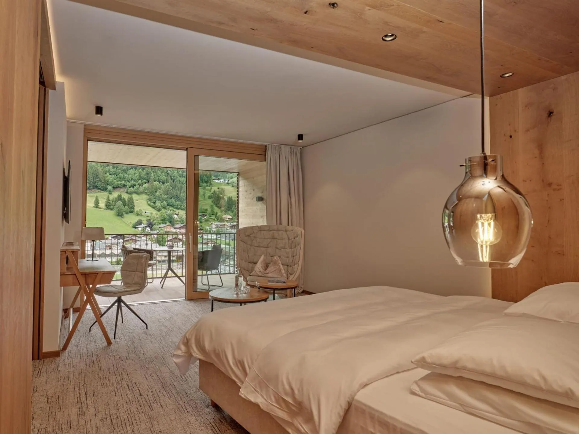 View (from property/room), Bed in DAS EDELWEISS - Salzburg Mountain Resort