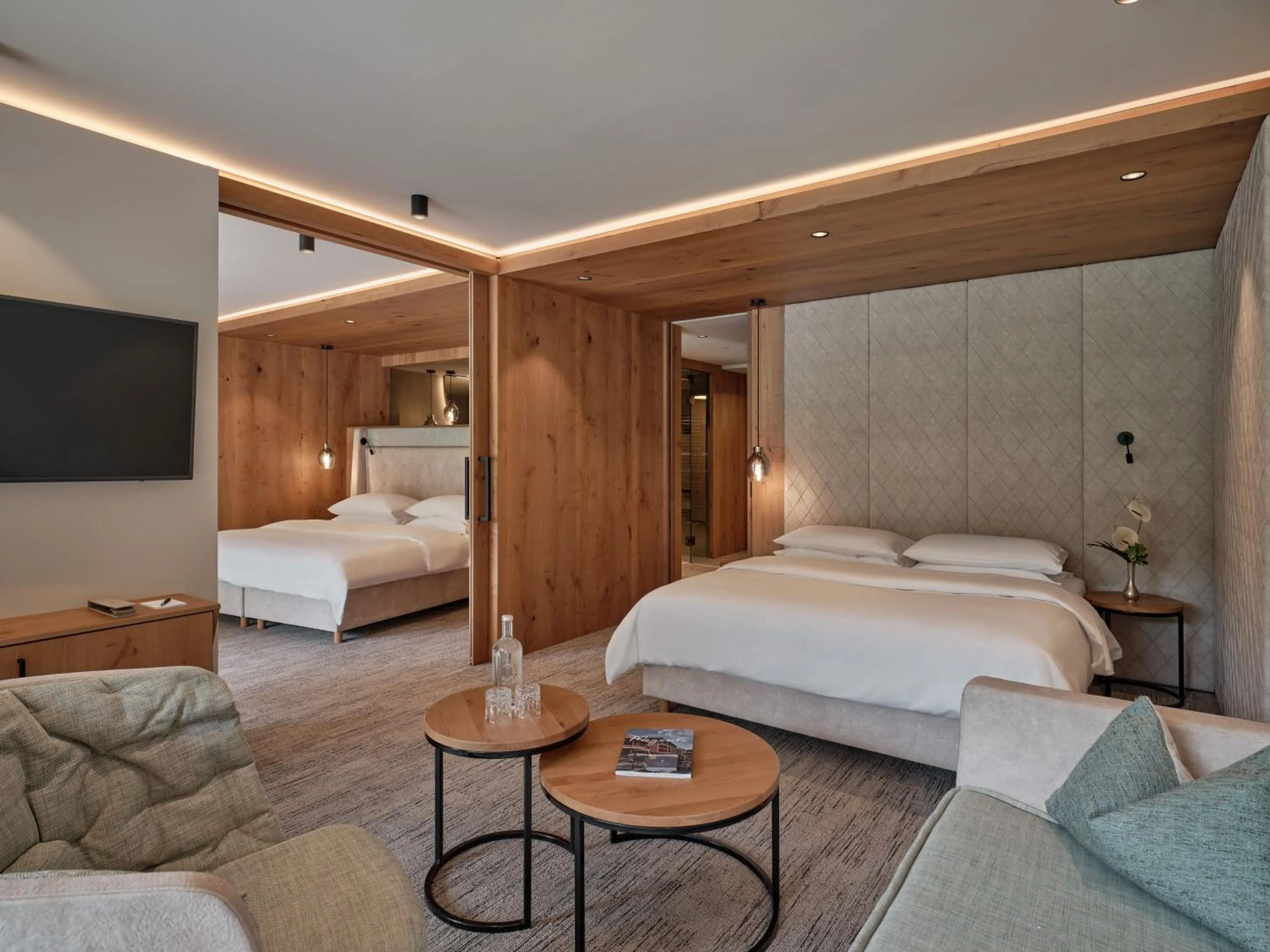 Bedroom, Bed in DAS EDELWEISS - Salzburg Mountain Resort