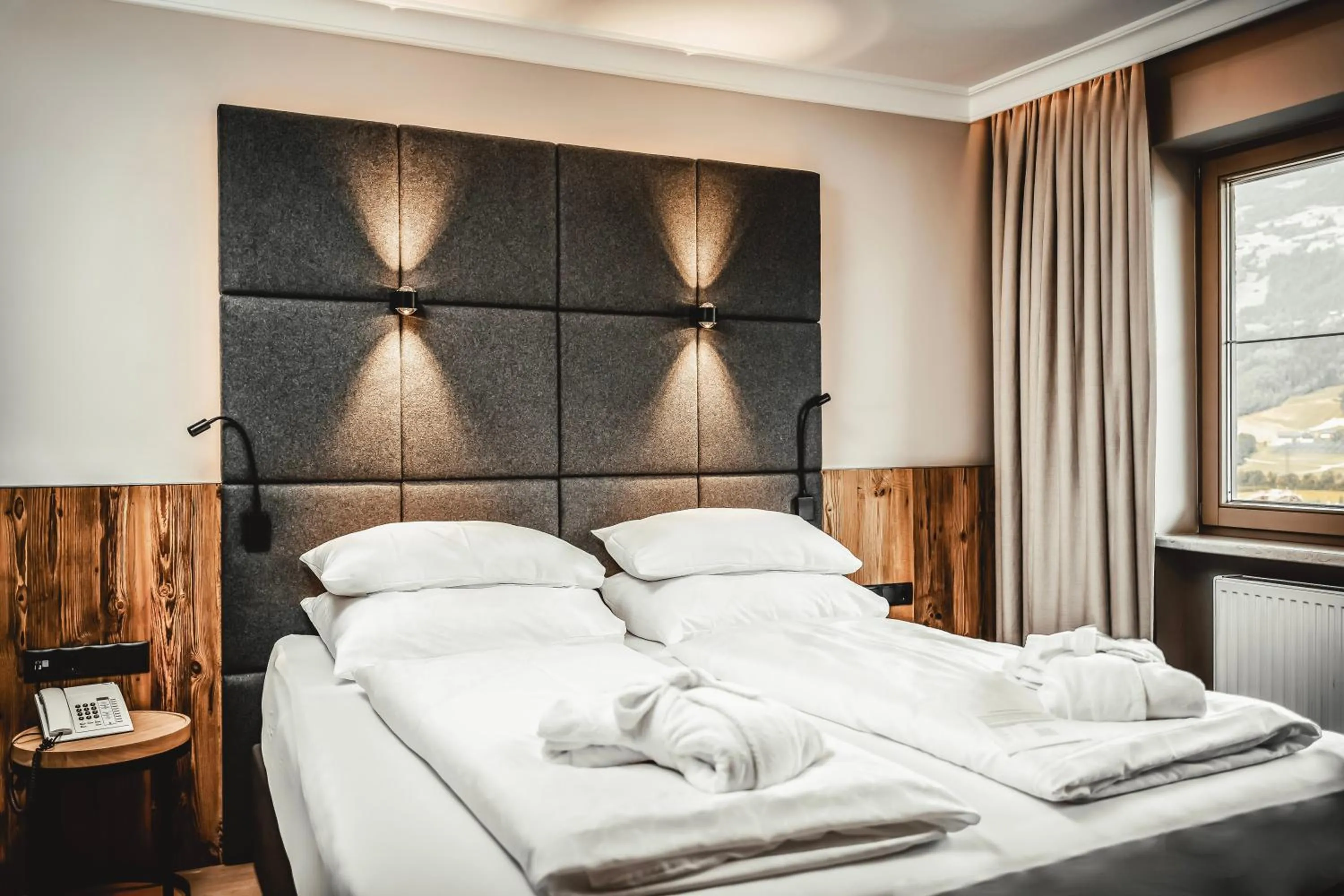 Bed in HELD - Hotel & Spa , 4 Sterne Superior, Zillertal