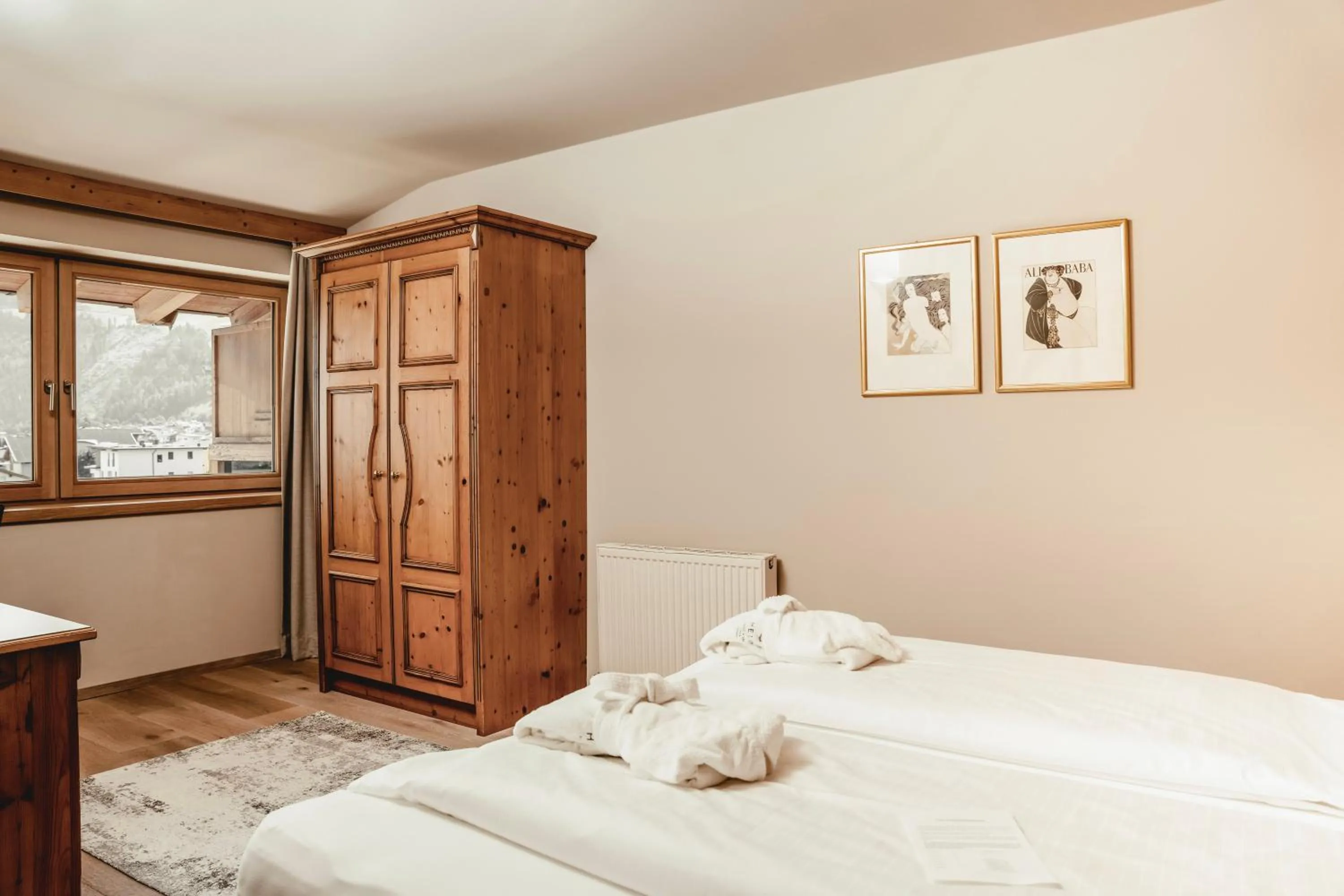 Photo of the whole room, Bed in HELD - Hotel & Spa , 4 Sterne Superior, Zillertal