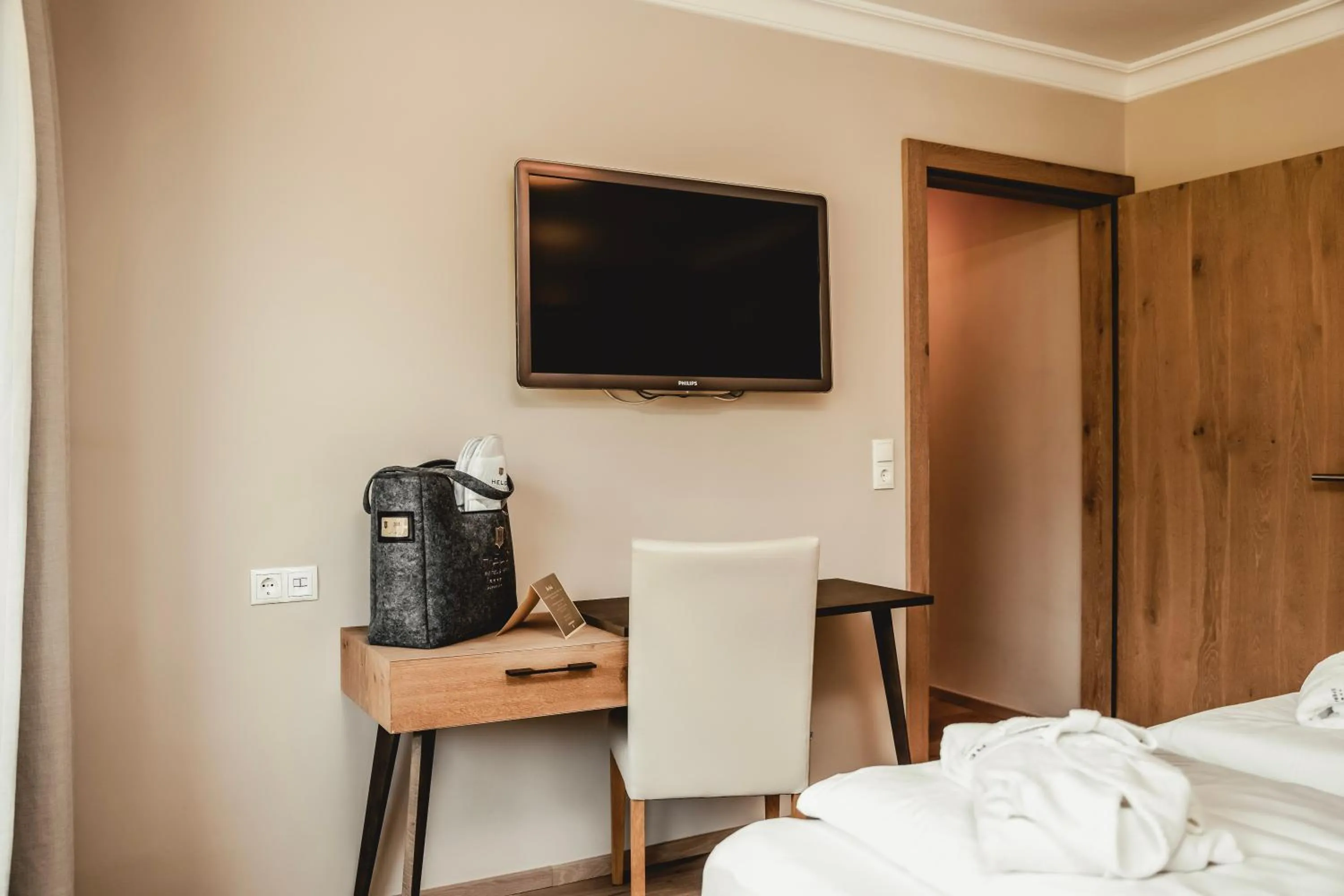 Photo of the whole room, Bed in HELD - Hotel & Spa , 4 Sterne Superior, Zillertal