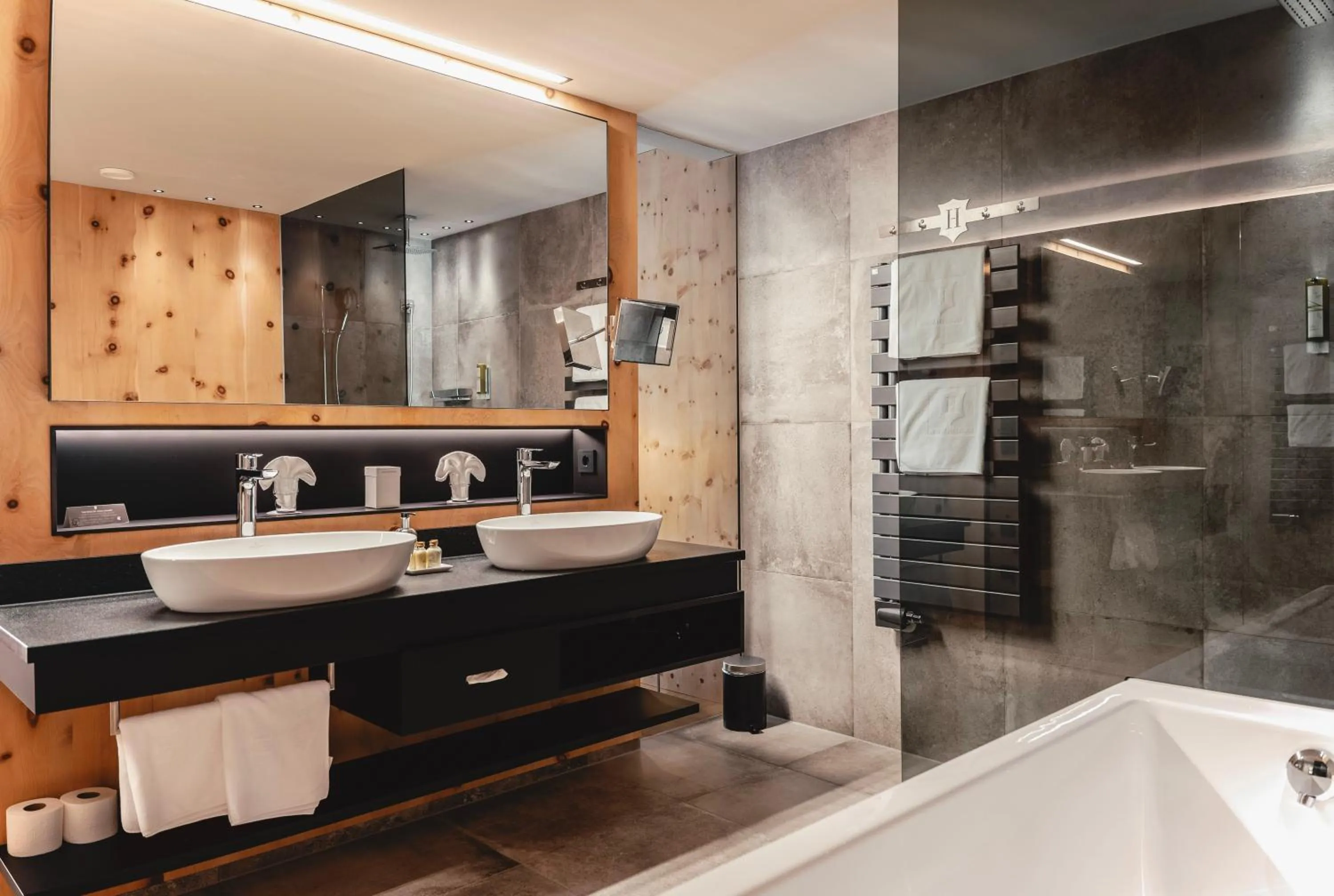 Shower in HELD - Hotel & Spa , 4 Sterne Superior, Zillertal