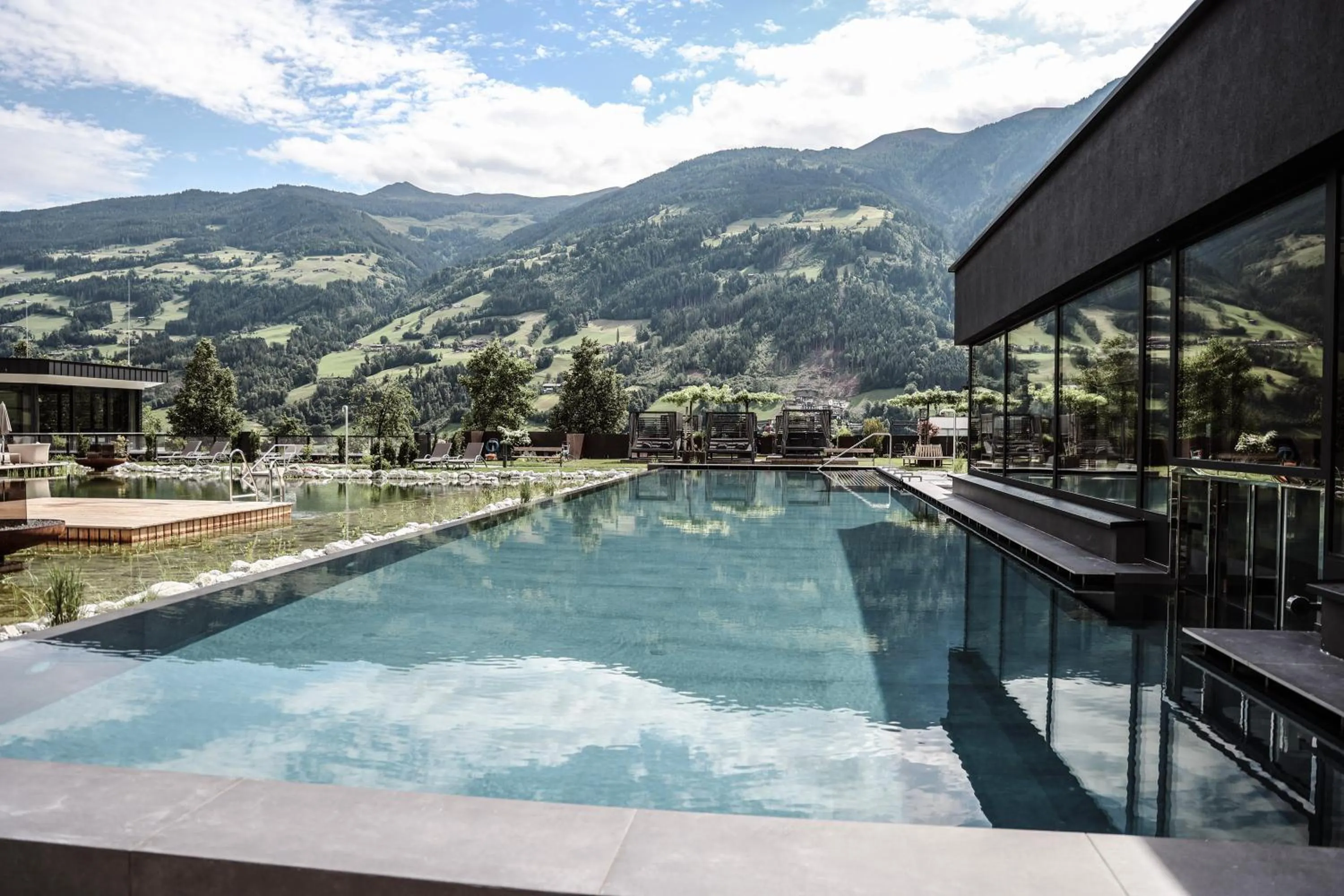 Swimming pool in HELD - Hotel & Spa , 4 Sterne Superior, Zillertal