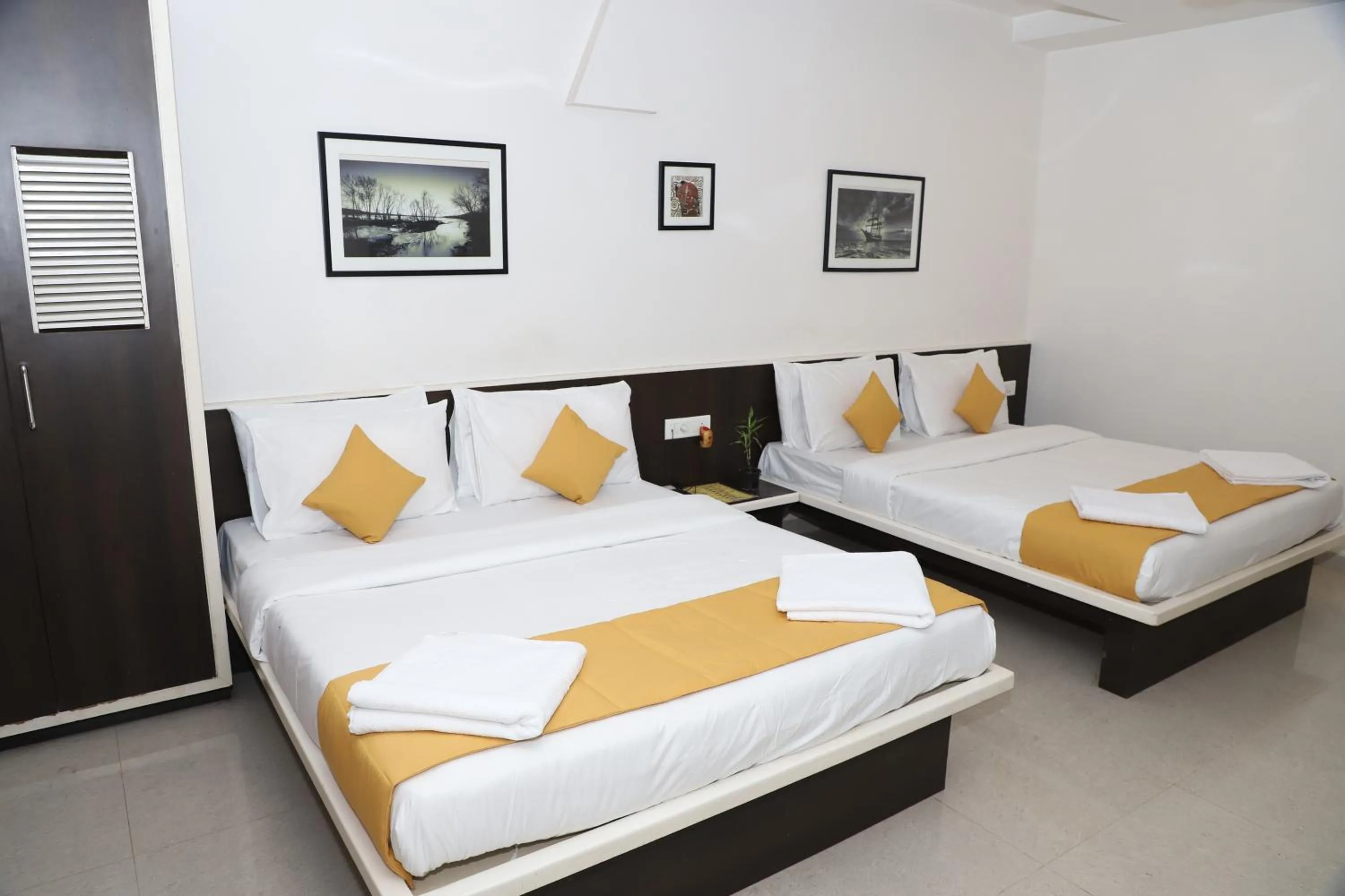 Bedroom, Bed in Hotel Sai Bansi