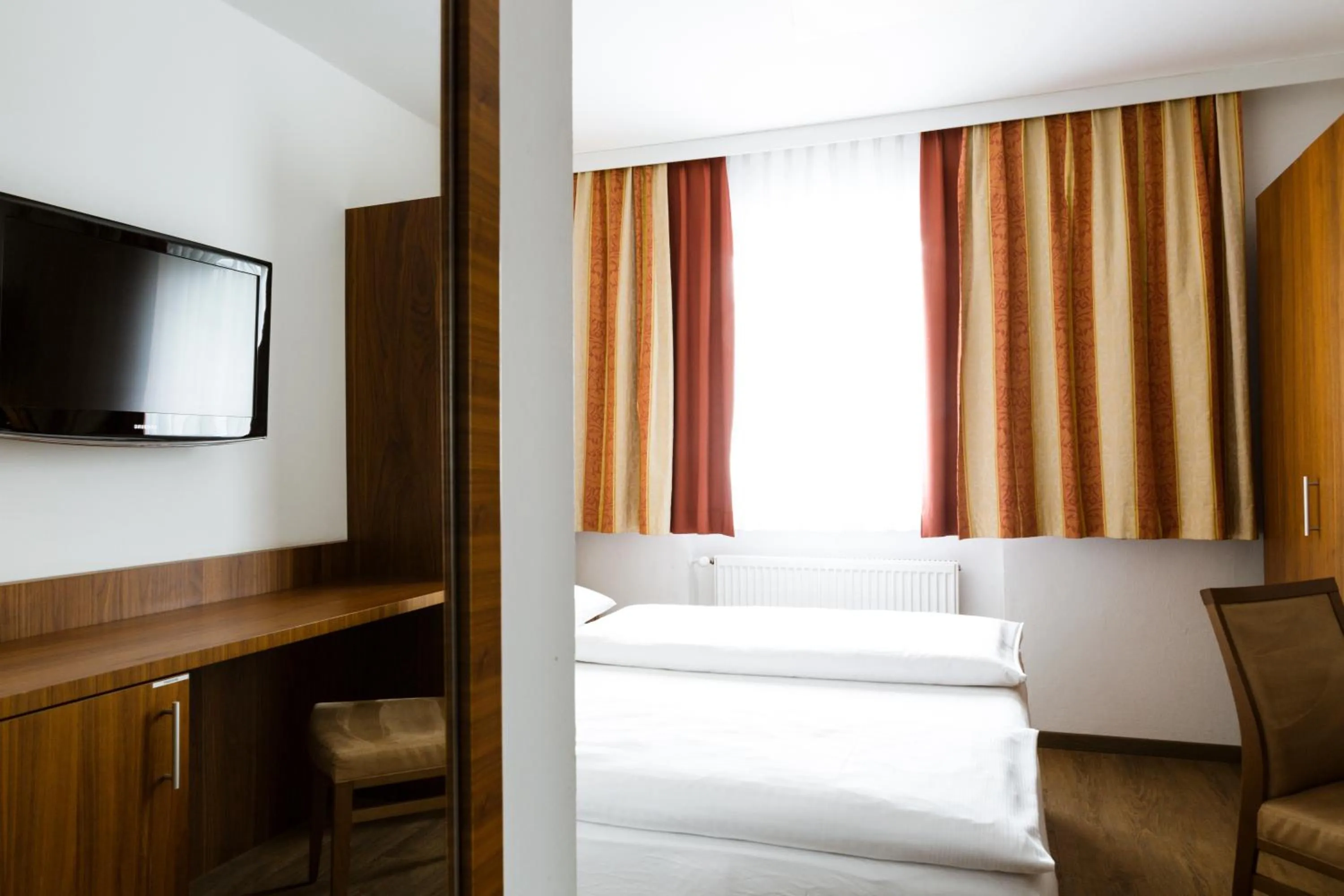 TV and multimedia, Bed in Hotel Kapeller Innsbruck
