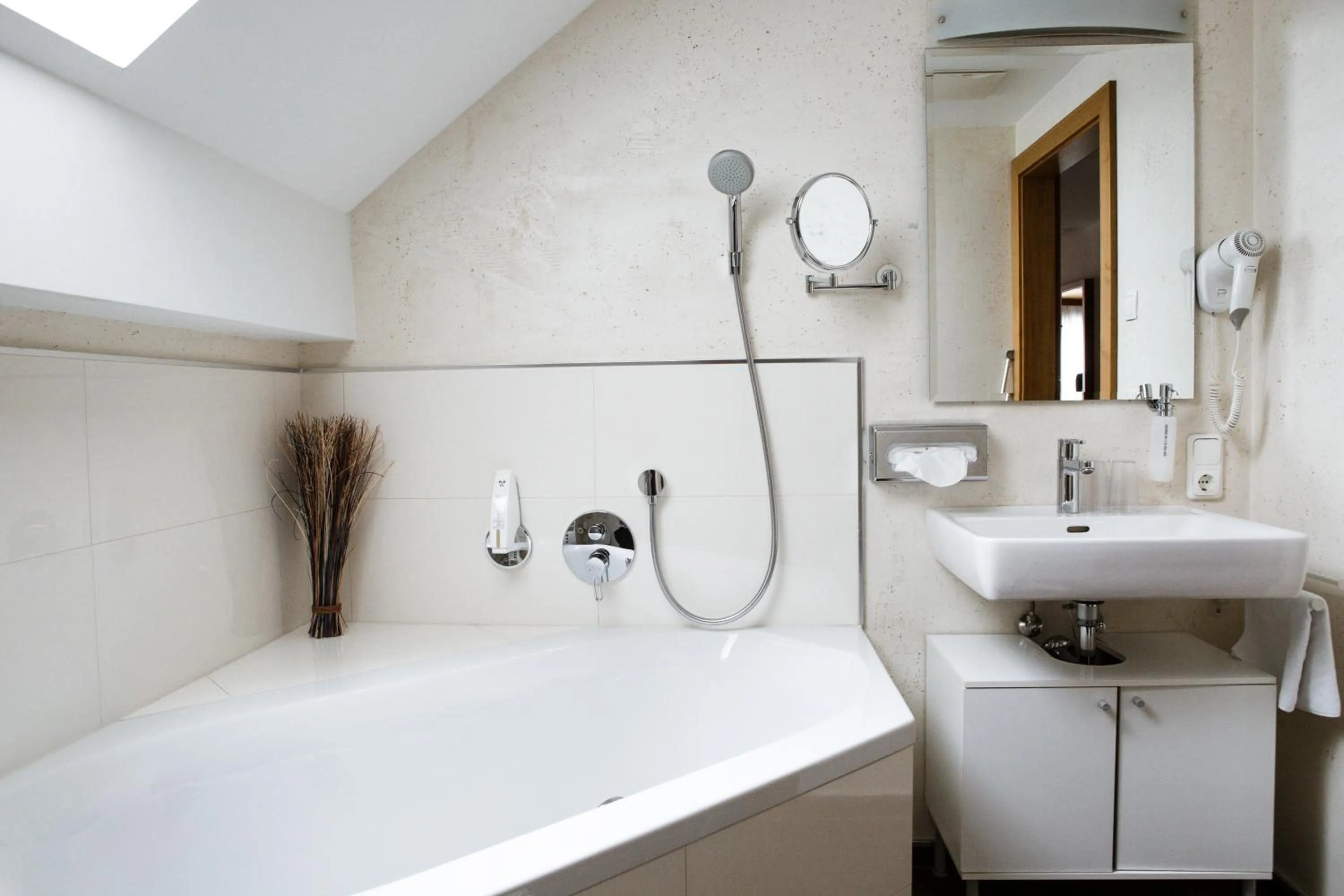 Bathroom in Hotel Kapeller Innsbruck