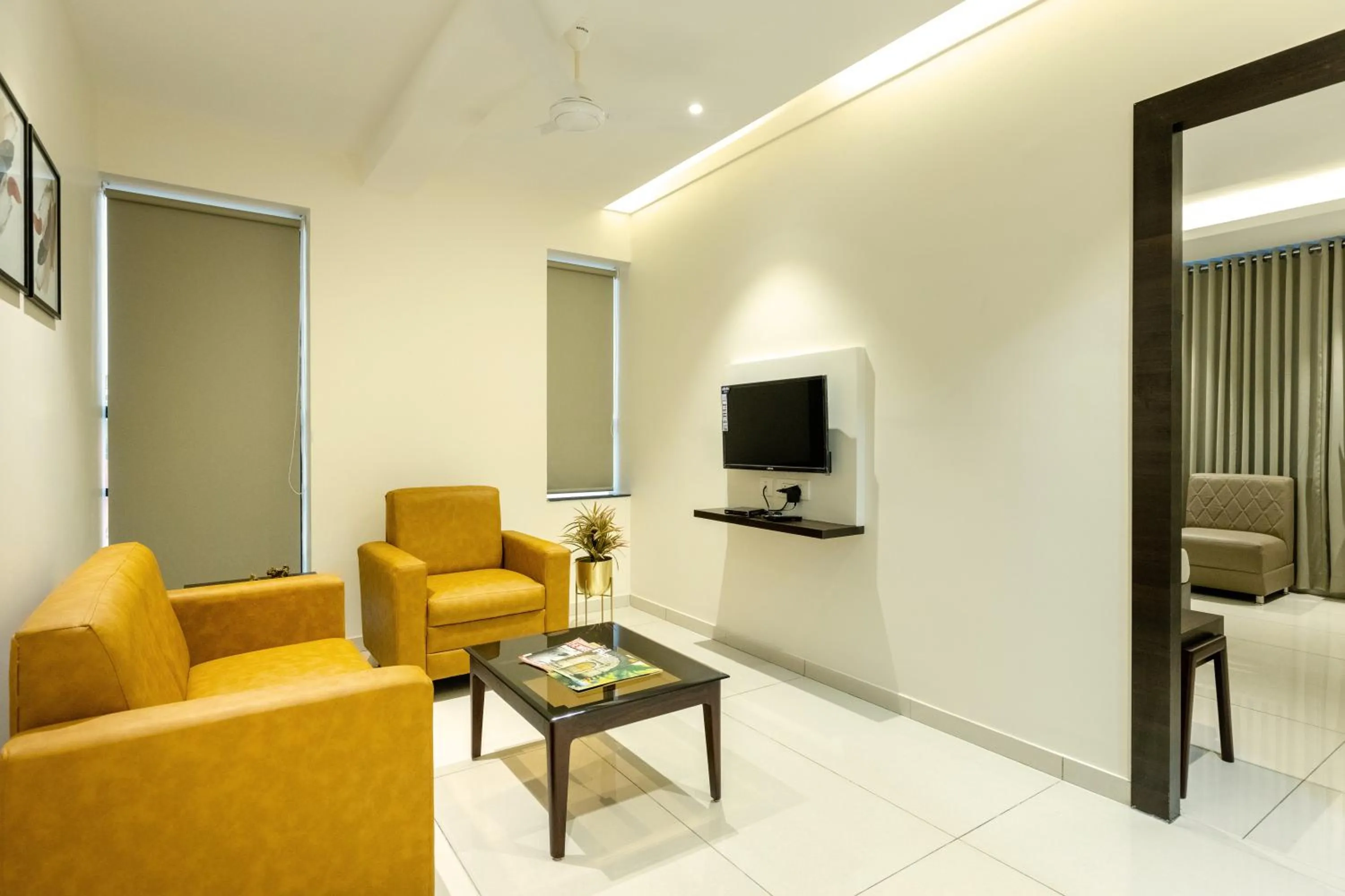 Living room in Hotel Paramount Suites & Service Apartments