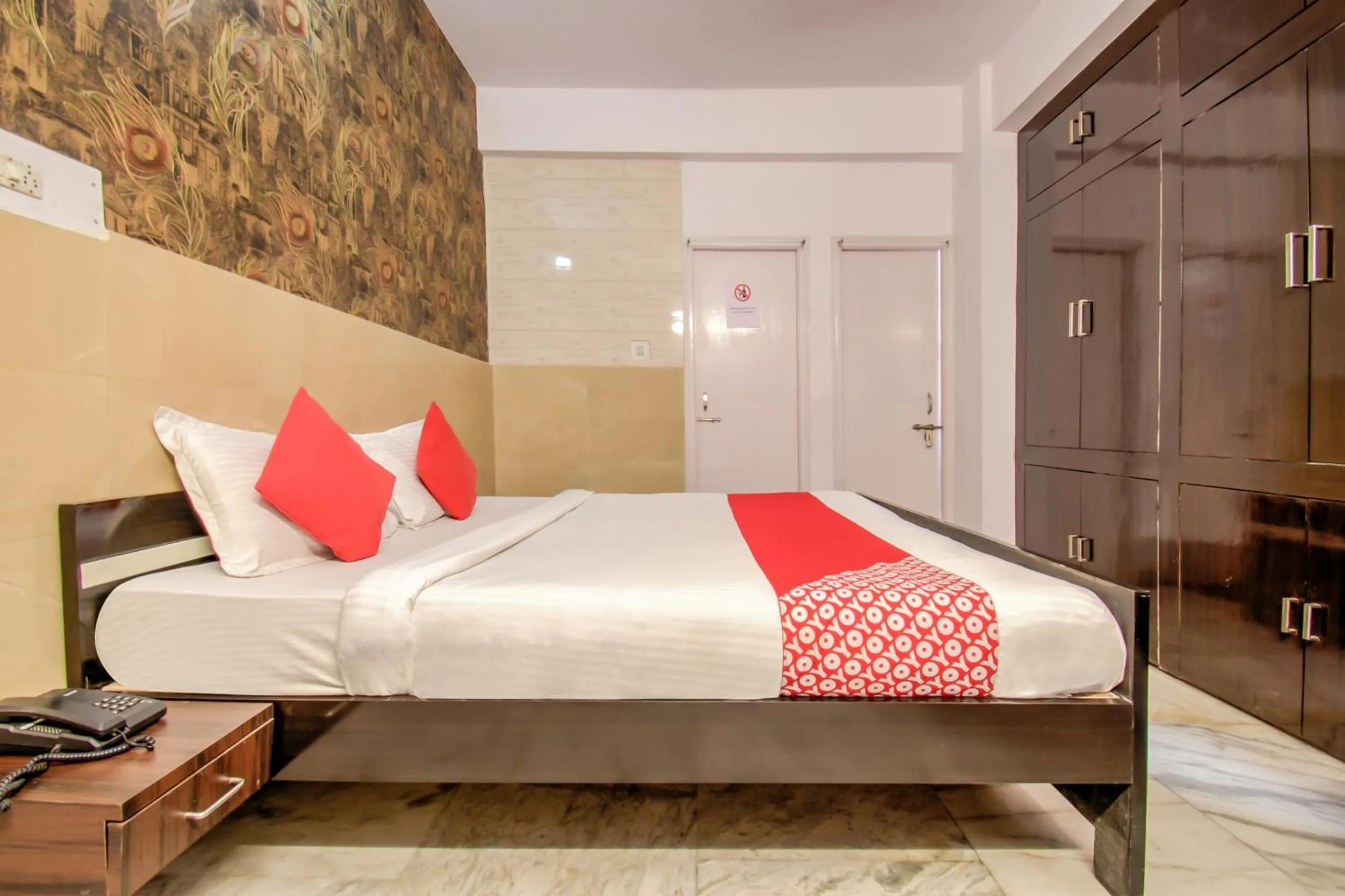 Bedroom, Bed in Hotel O Kamini