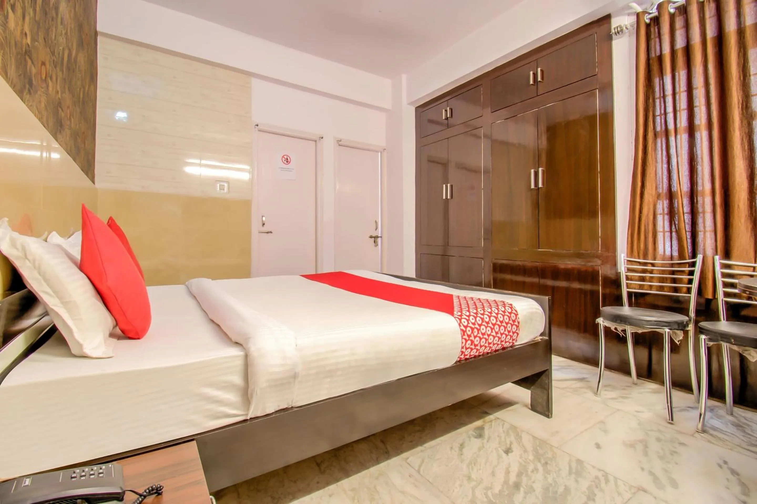 Bedroom, Bed in Hotel O Kamini