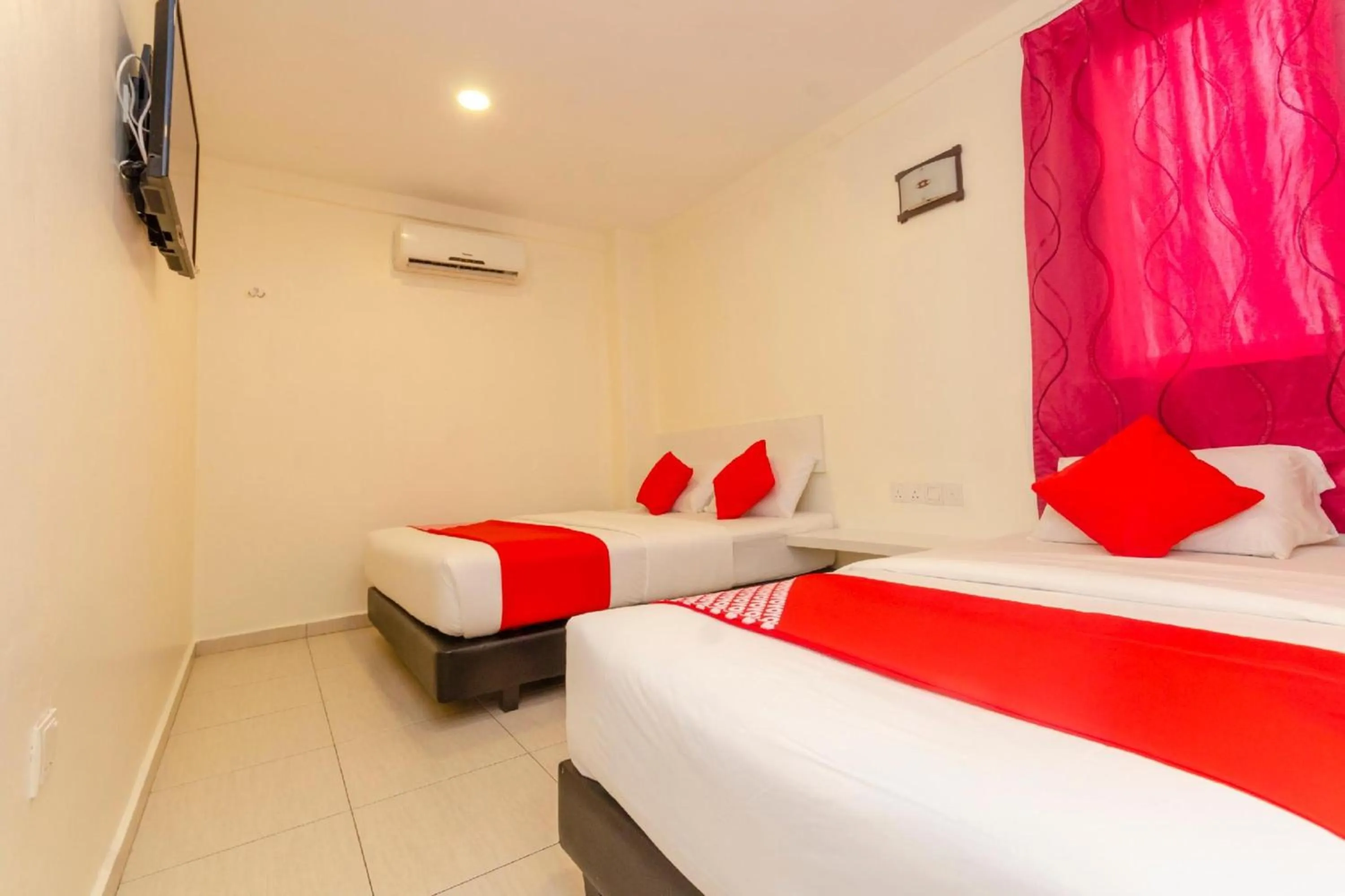 Photo of the whole room, Bed in Skudai Hotel