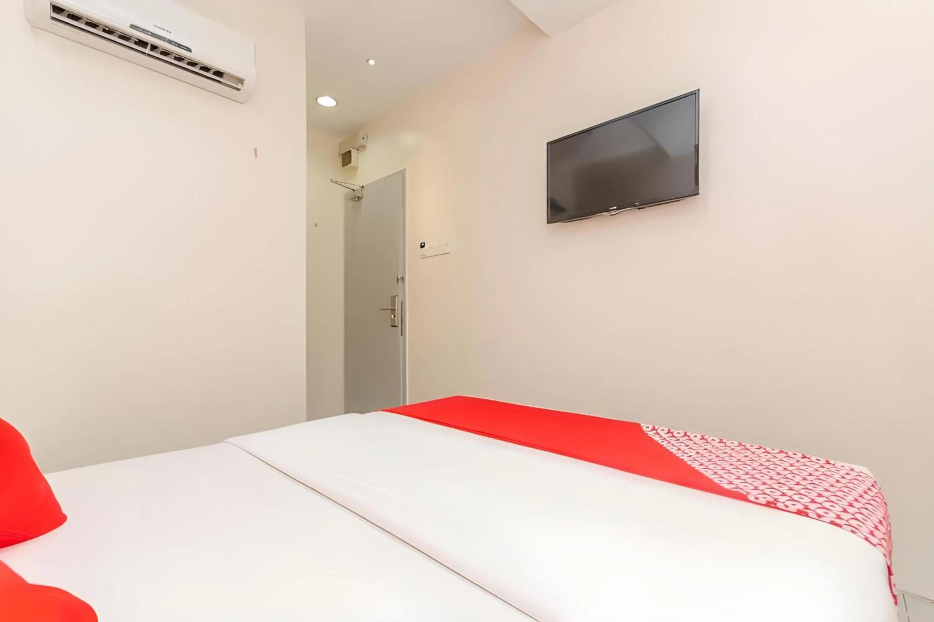 Photo of the whole room, Bed in Skudai Hotel