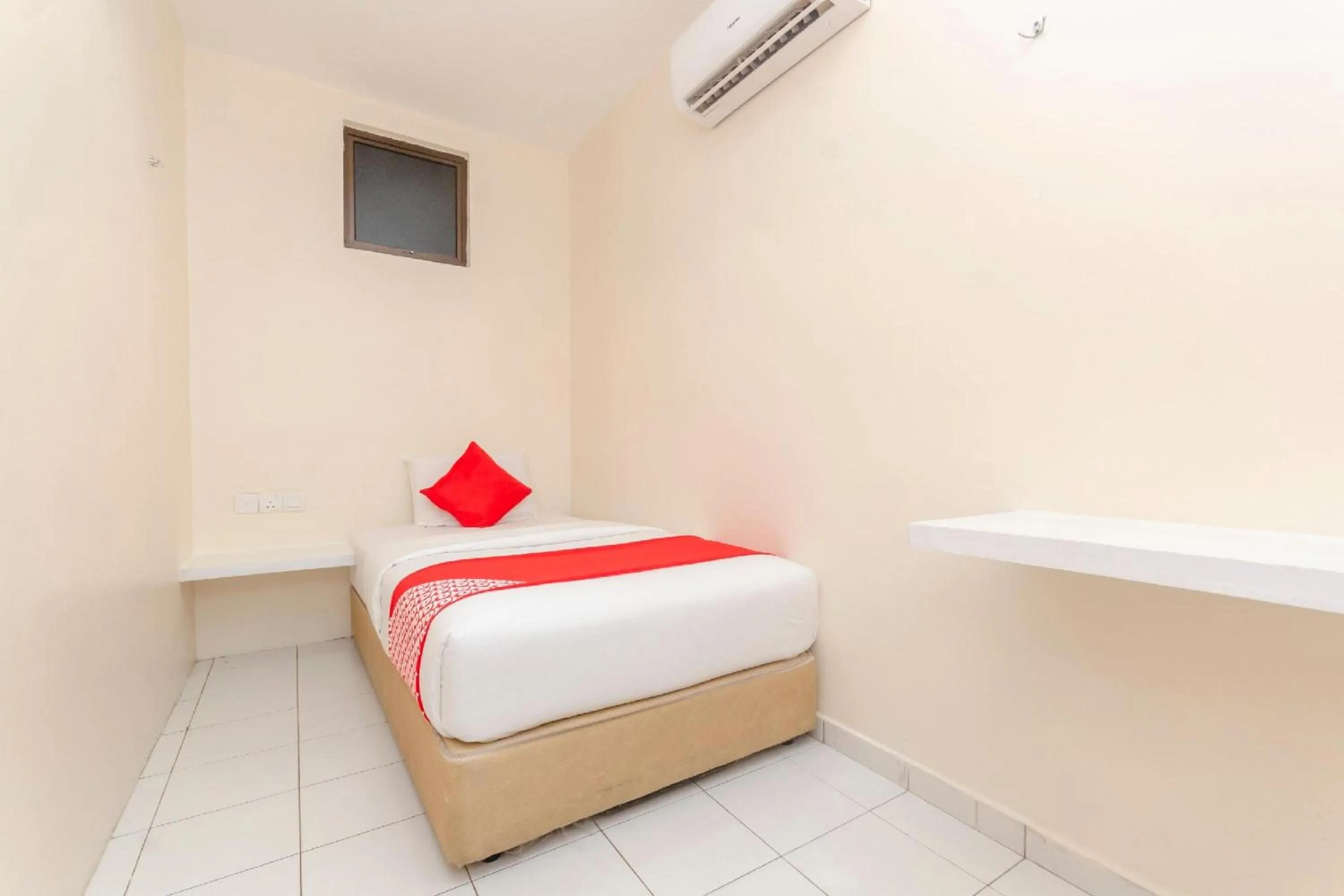 Photo of the whole room, Bed in Skudai Hotel