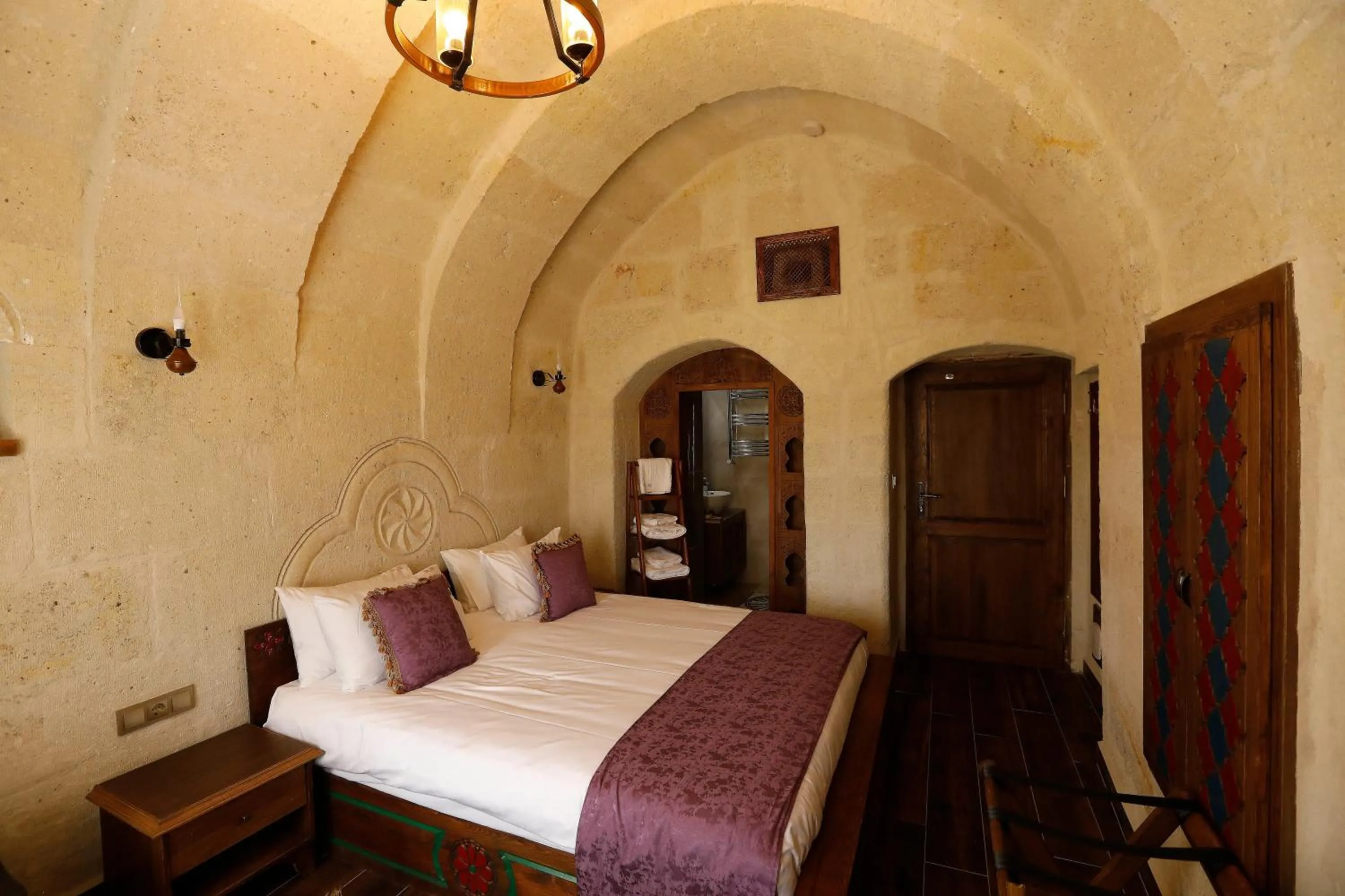 Bedroom, Bed in Ada Cave Suites