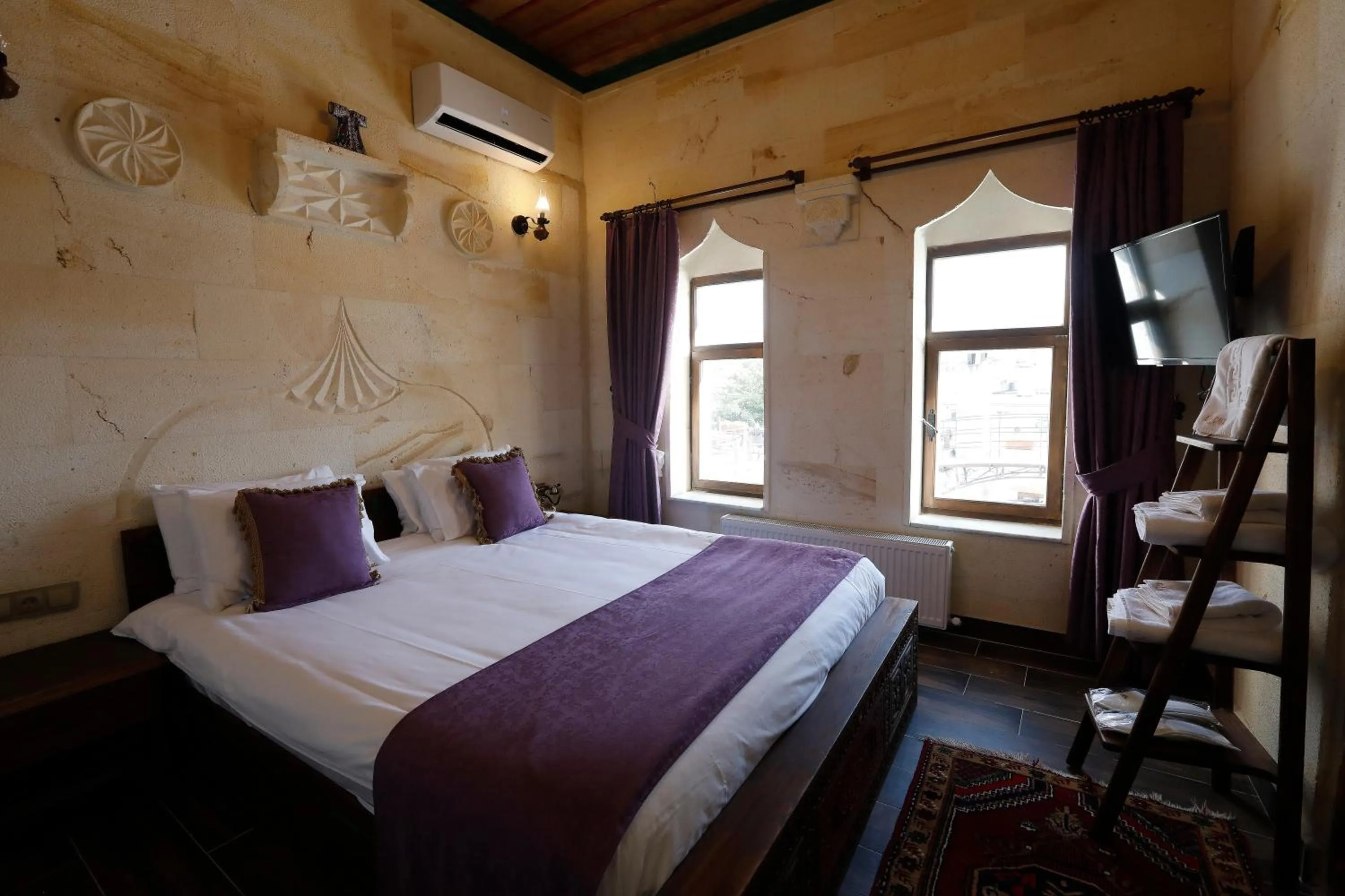 Bedroom, Bed in Ada Cave Suites