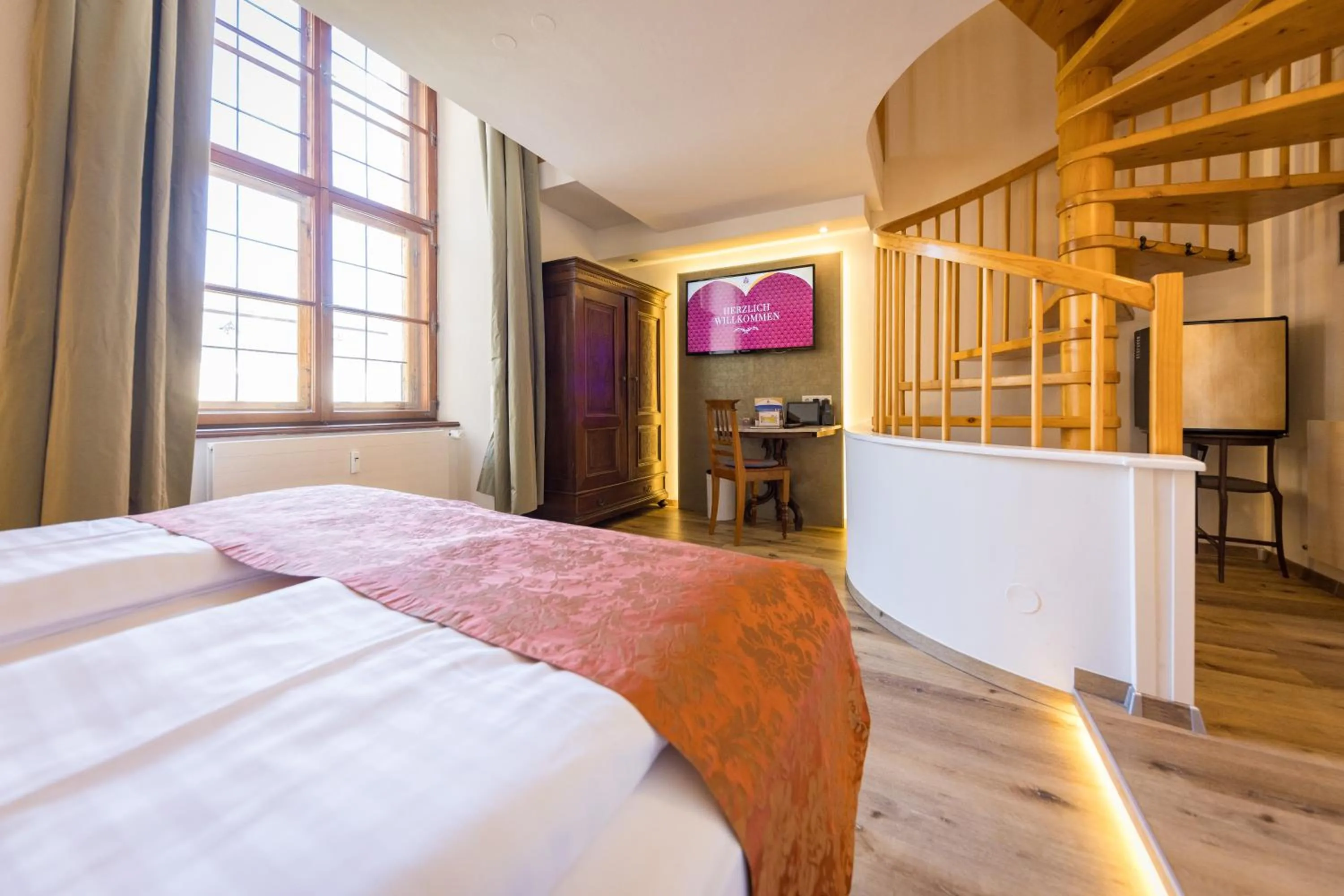 Photo of the whole room, Bed in Schlosshotel Mondsee