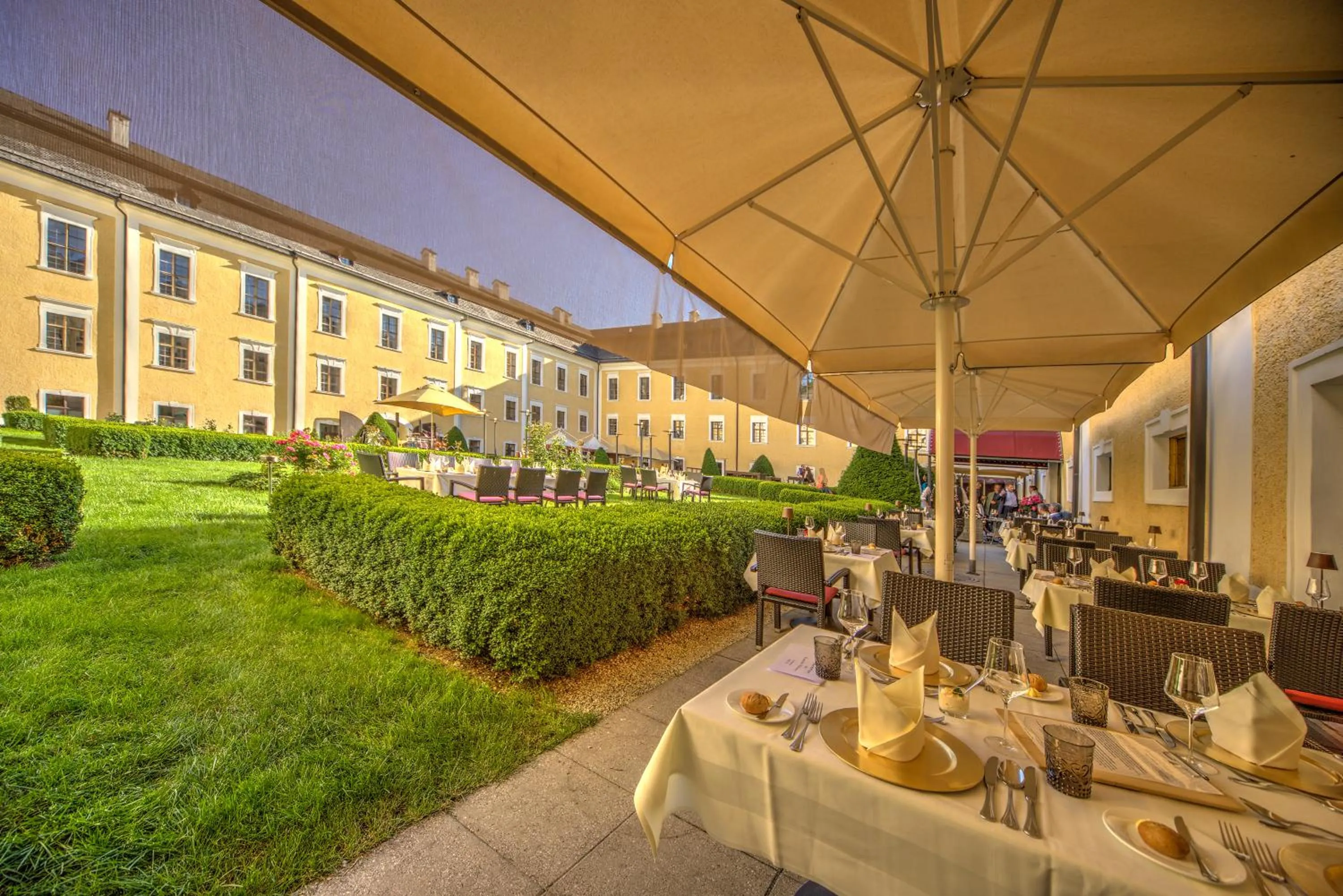 Restaurant/places to eat in Schlosshotel Mondsee
