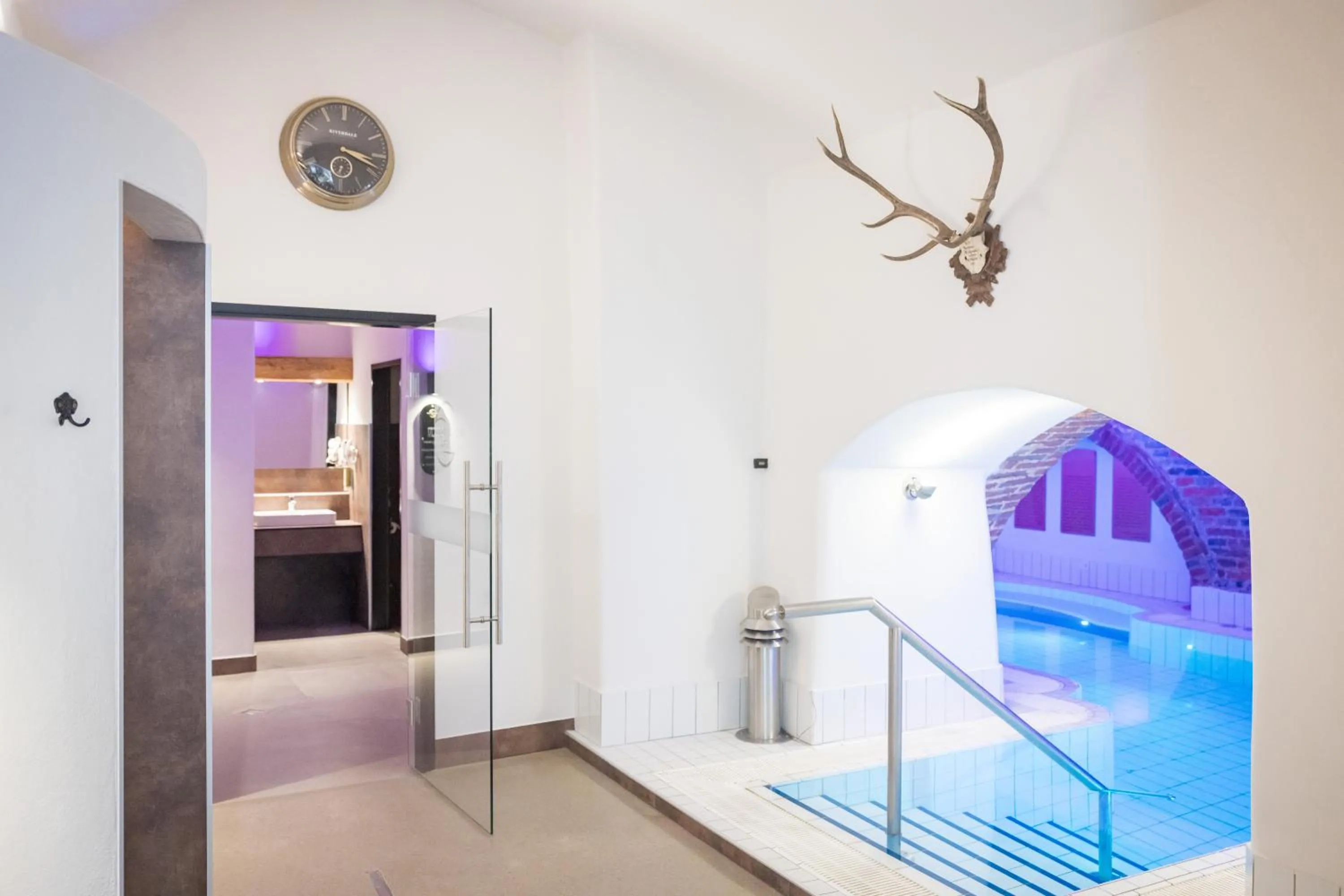 Swimming pool in Schlosshotel Mondsee