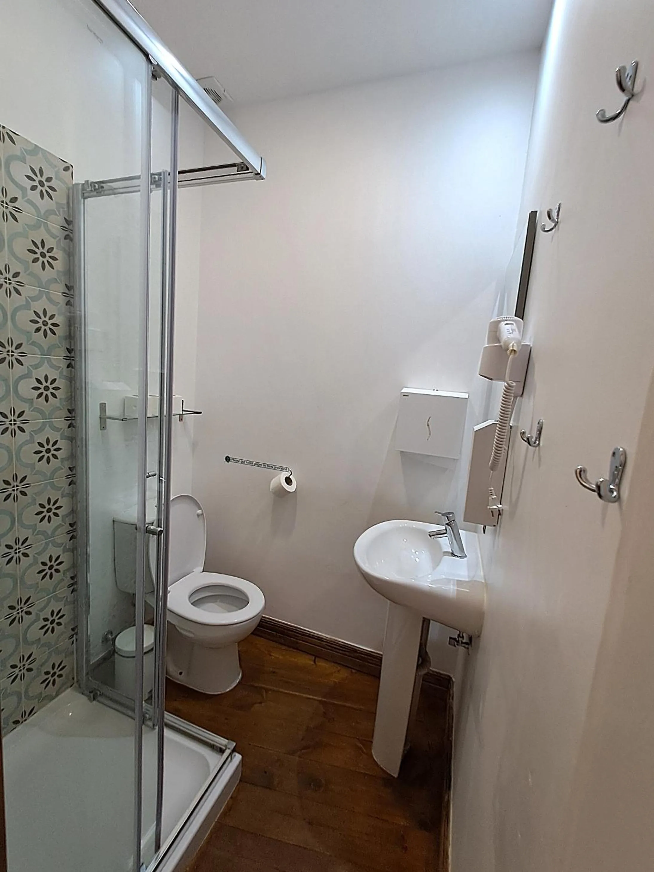 Shower in Tilia Hostel