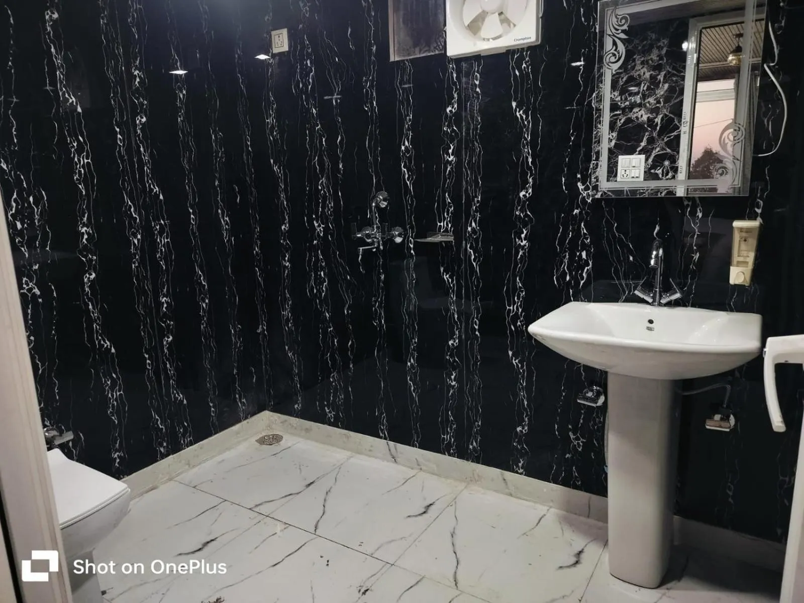 Bathroom in Silver Dew Resorts and Restaurant